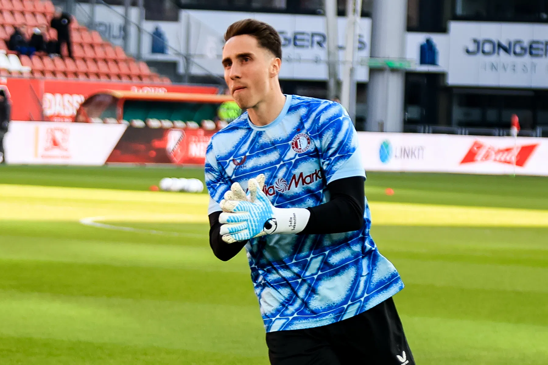 Van Persie wijst Benda aan als keeper tegen Go Ahead Eagles | VoetbalNieuws