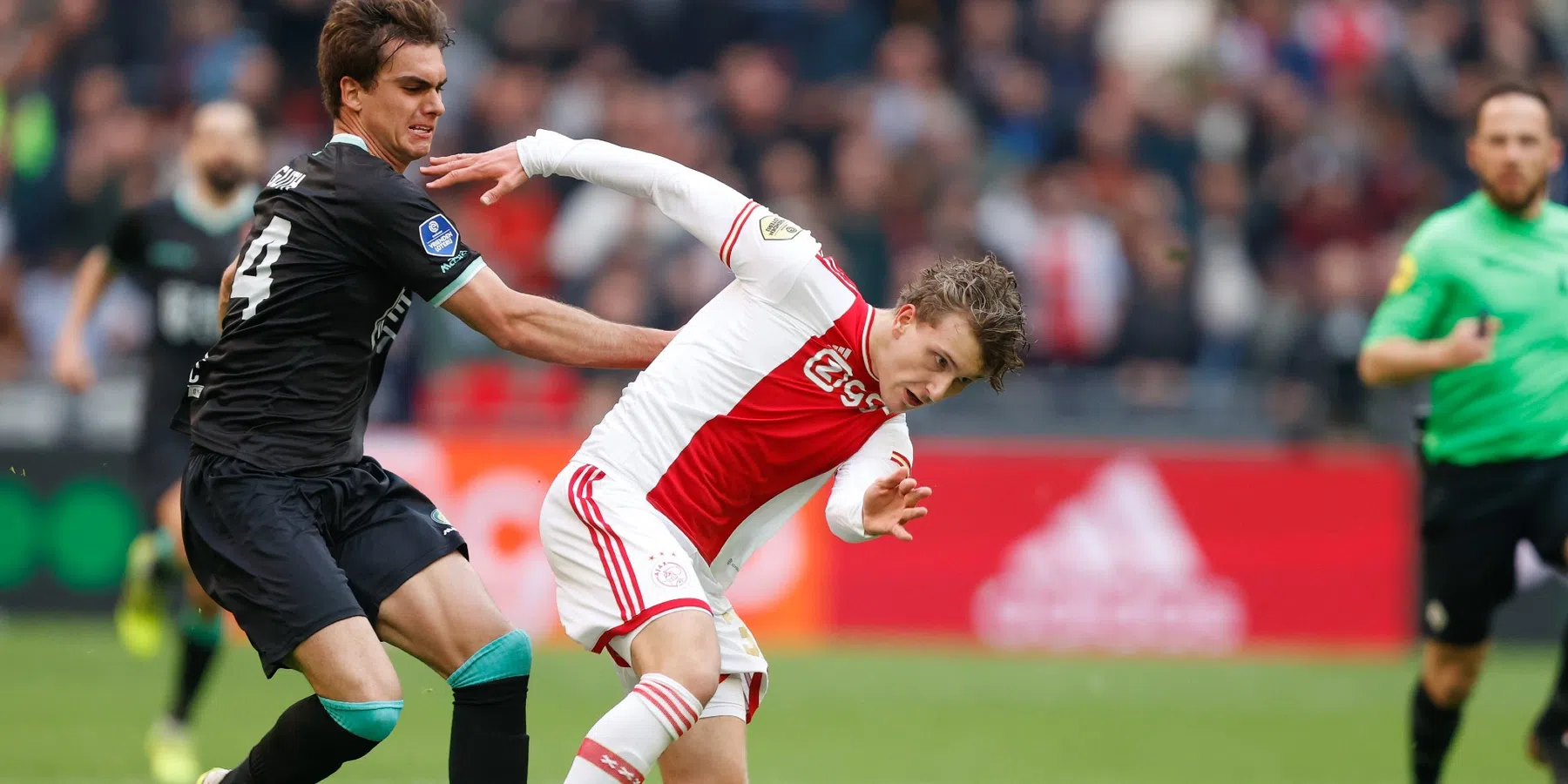 Dit zegt Mika Godts over zijn toekomstplannen bij Ajax | VoetbalNieuws