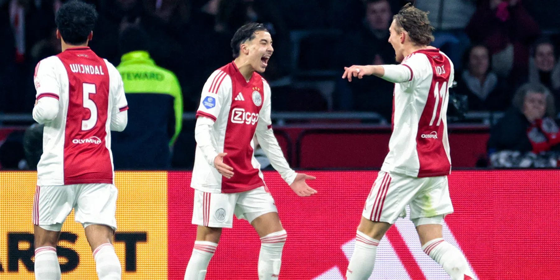 Kranten: 'Sterling moet Feyenoord redding brengen', 'Smit-achtige flair bij Ajax'