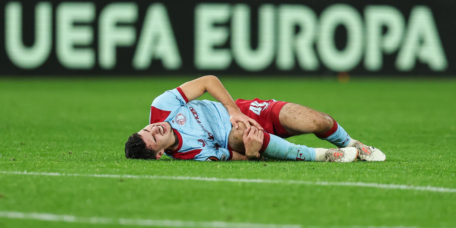 Zorgen rond blessure Van Persie: Feyenoord-aanvaller nog altijd op krukken 