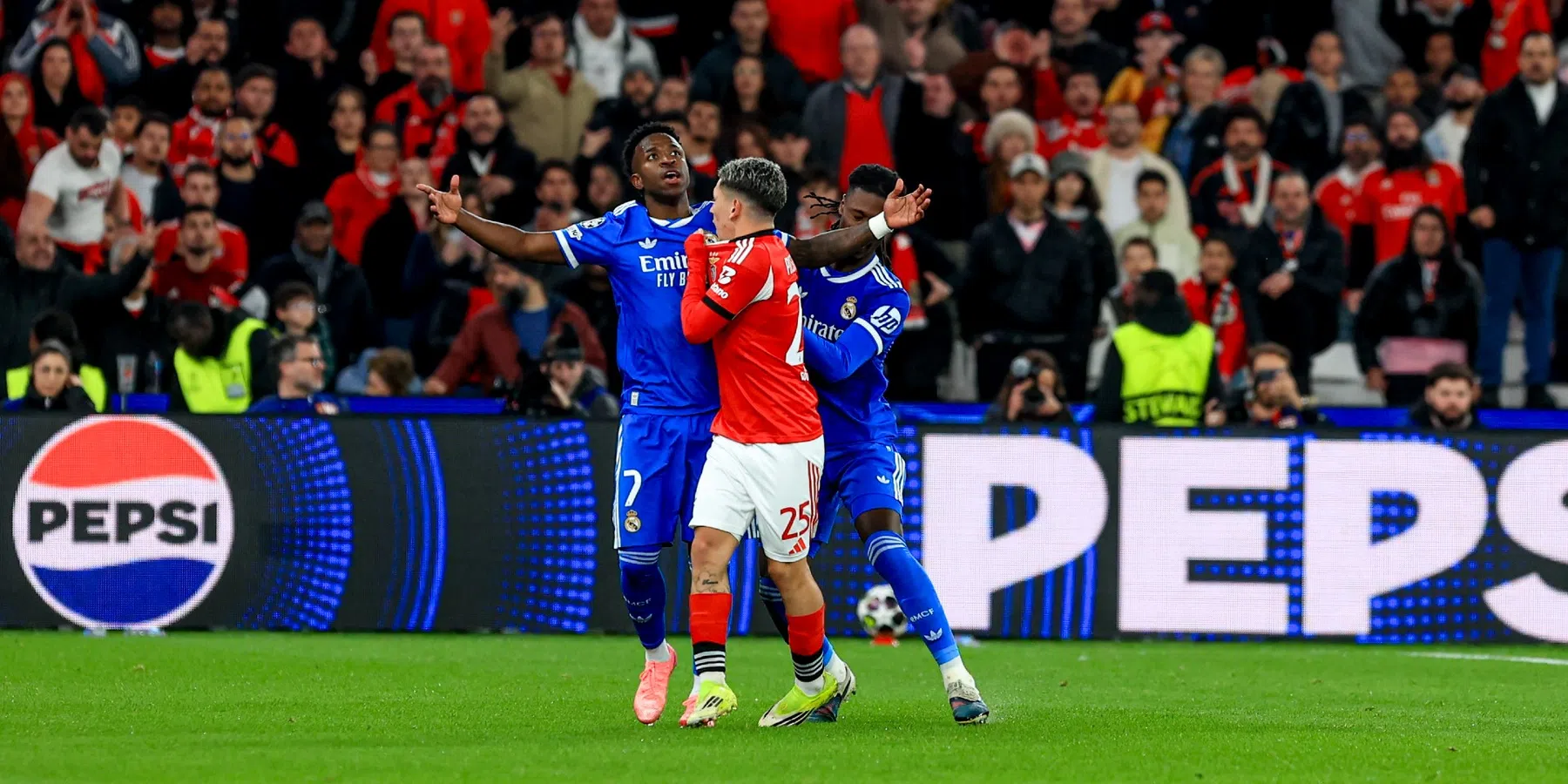 Benfica identificeert supporters en bereidt maatregelen voor na racisme-rel
