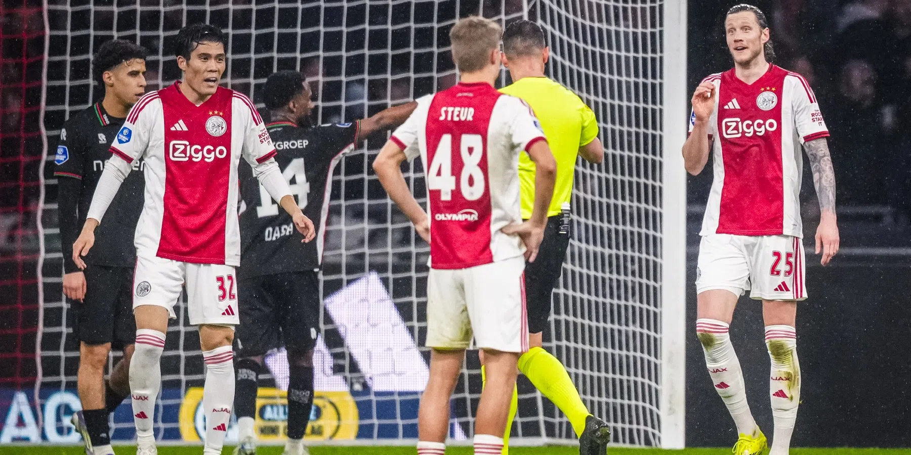 Kranten zien verval in Amsterdam: 'NEC speelde Ajax-voetbal in de Arena'