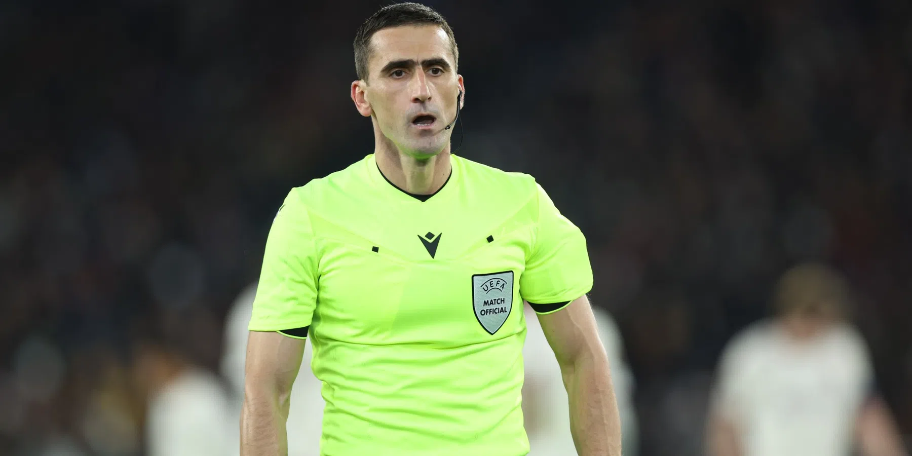 Oude bekende voor AZ: deze arbiter leidt het Conference League-duel met Noah FC