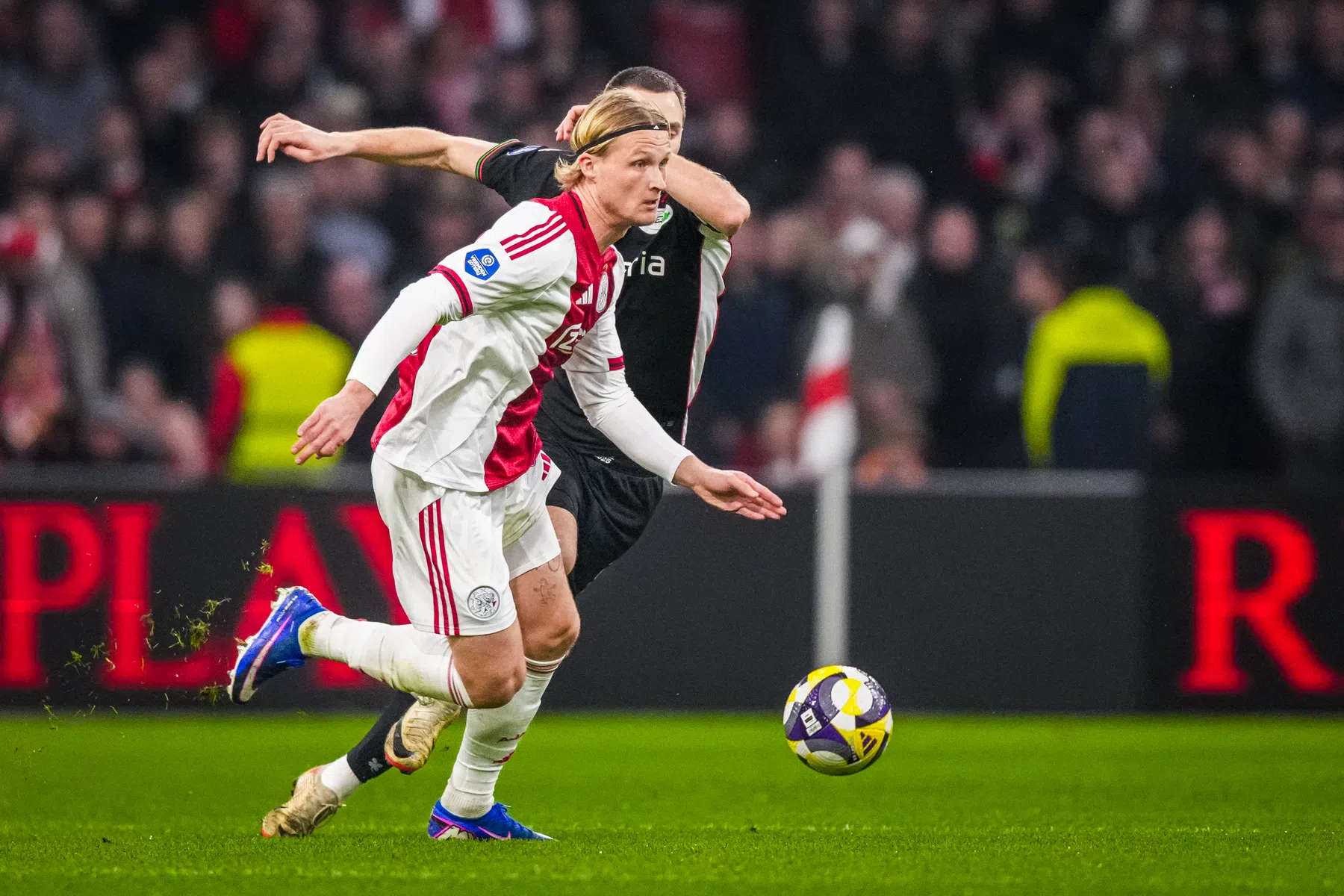 Dolberg ontbreekt op training Ajax, Klaassen terug | VoetbalNieuws
