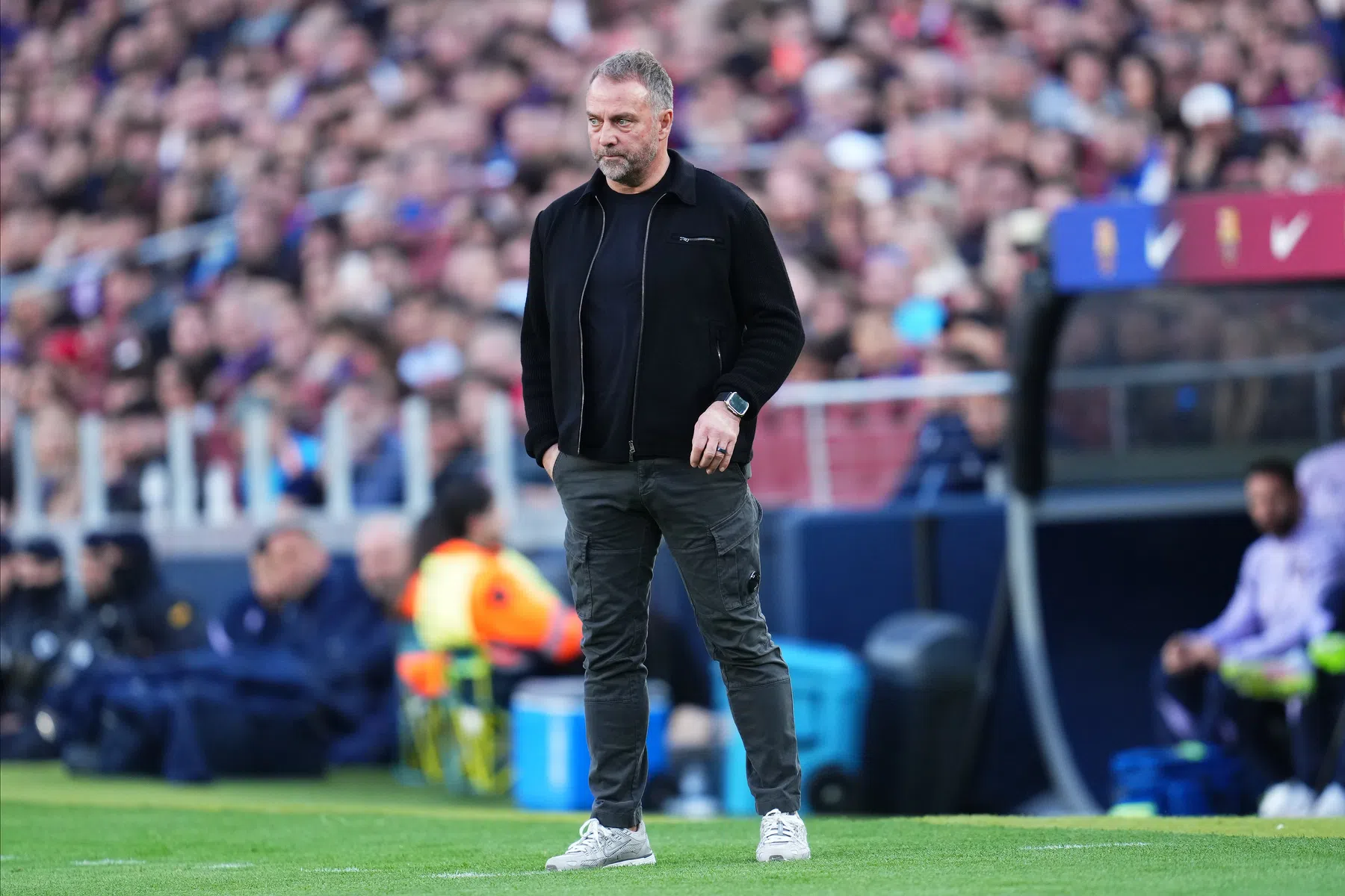 Flinke boetes bij Barça: Flick keihard voor laatkomers | VoetbalNieuws