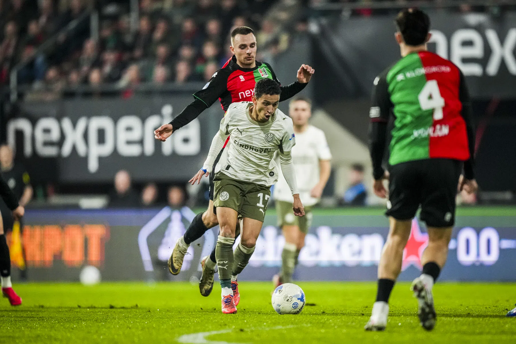 Deze spelers mist PSV op bezoek bij Go Ahead in de Eredivisie || VN