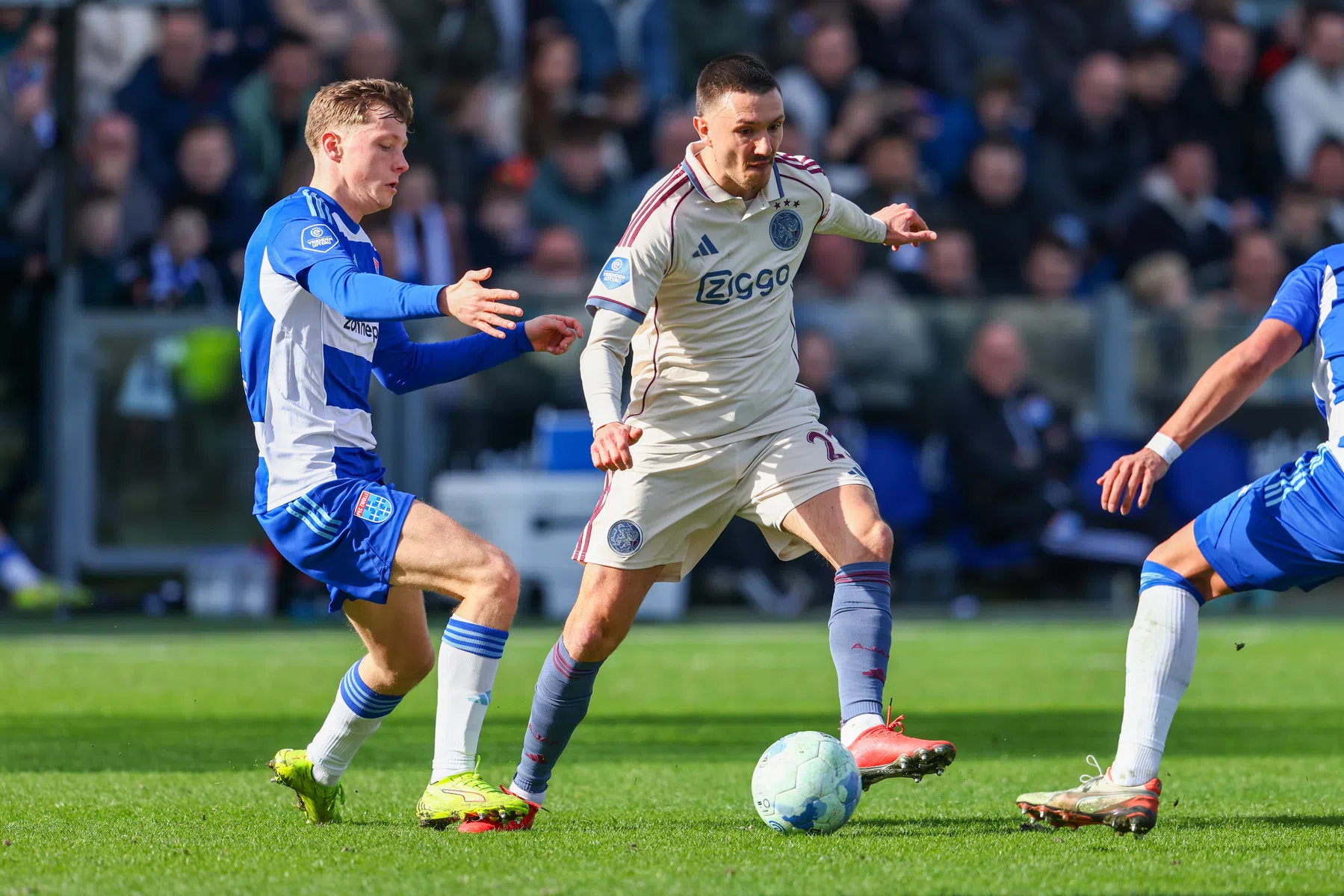 Vermoedelijke opstelling Ajax tegen FC Groningen: Berghuis basis | VoetbalNieuws