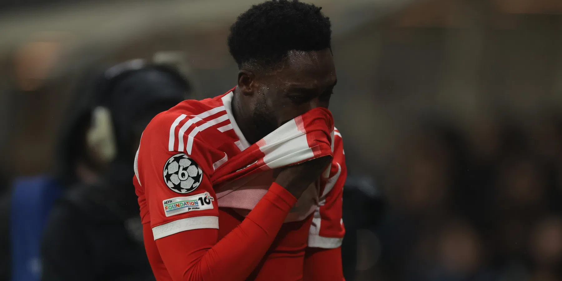 Davies in tranen naar de kant: dit is de blessuregeschiedenis van de Bayern-speler