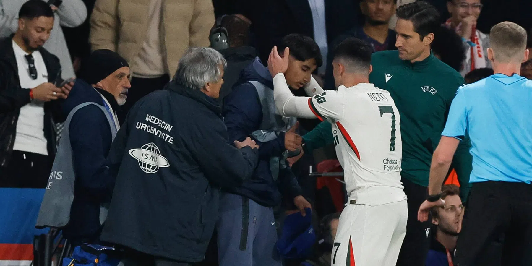 UEFA opent onderzoek naar Pedro Neto na incident | VN