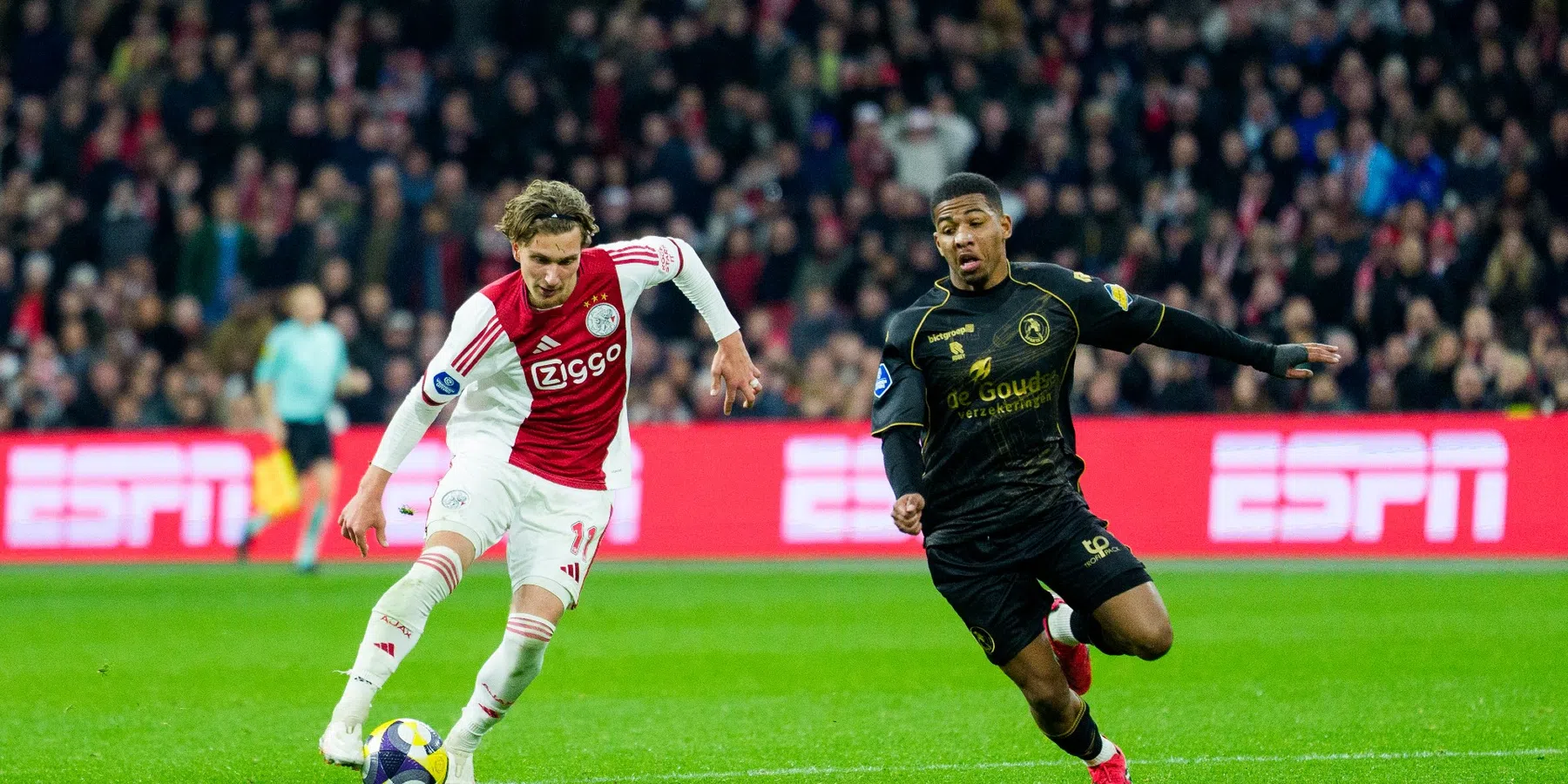 Ajax wint ruim van Sparta bij debuut Garcia en mag uitblinker Godts bedanken