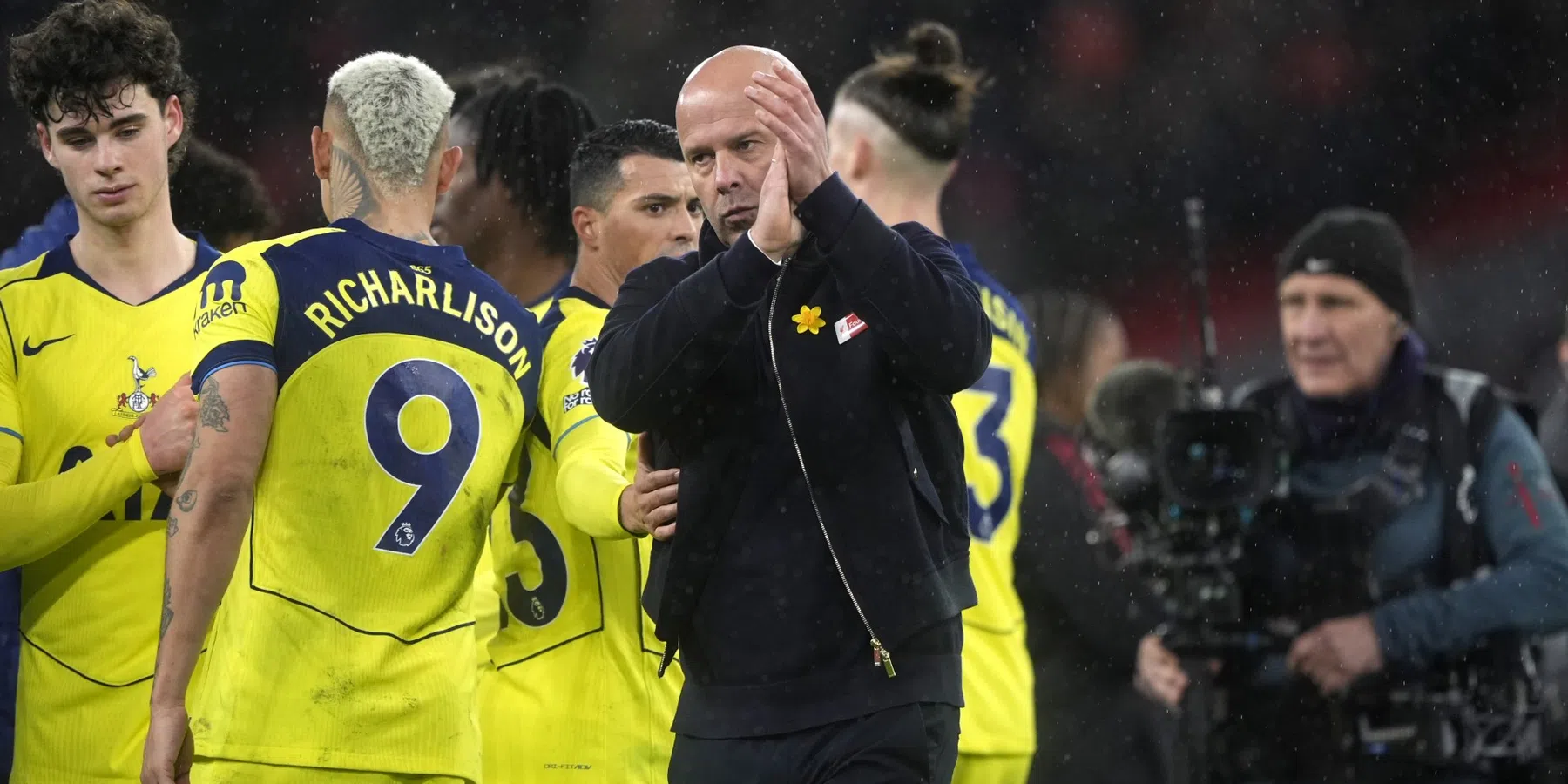 Engelse media kritisch: 'Slot onder druk', 'Liverpool slapend door wedstrijden'
