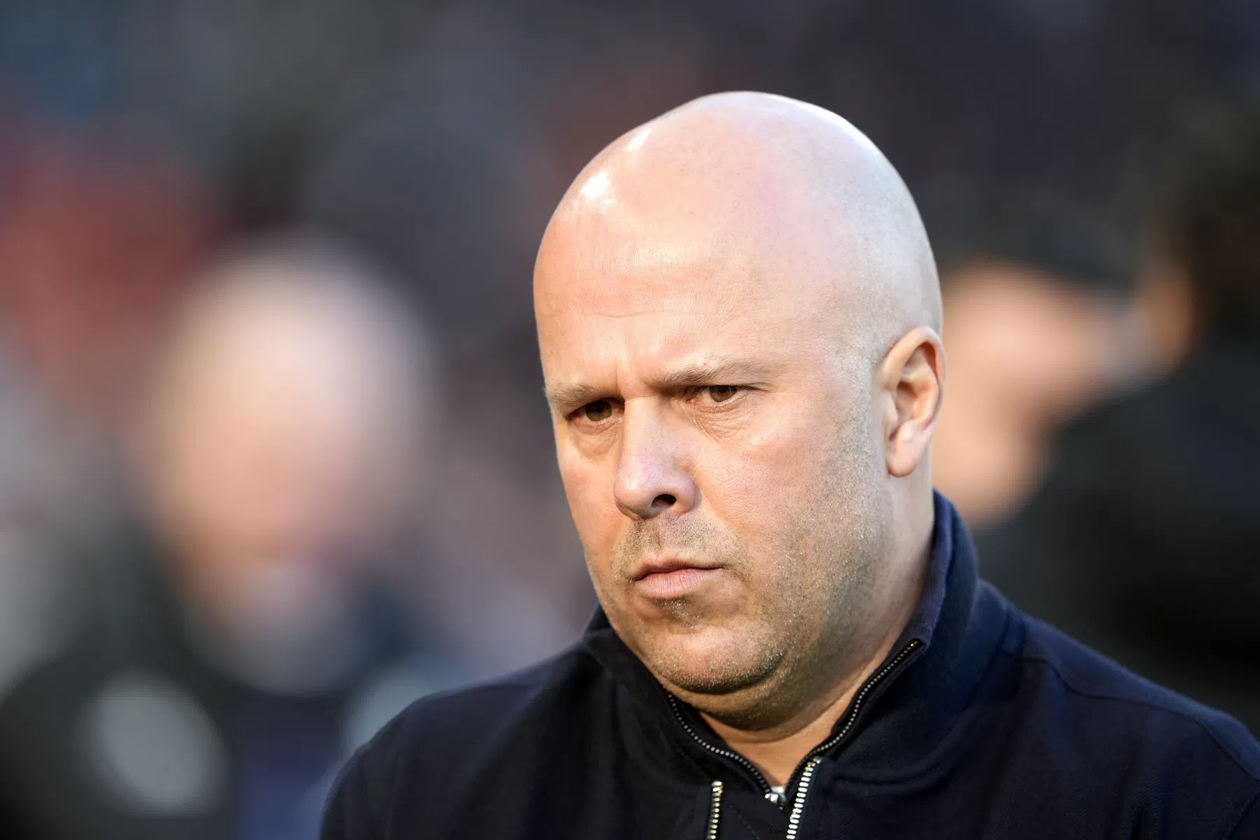 Carrgher over Slot onder vuur na fluitconcerten bij Liverpool| VoetbalNieuws