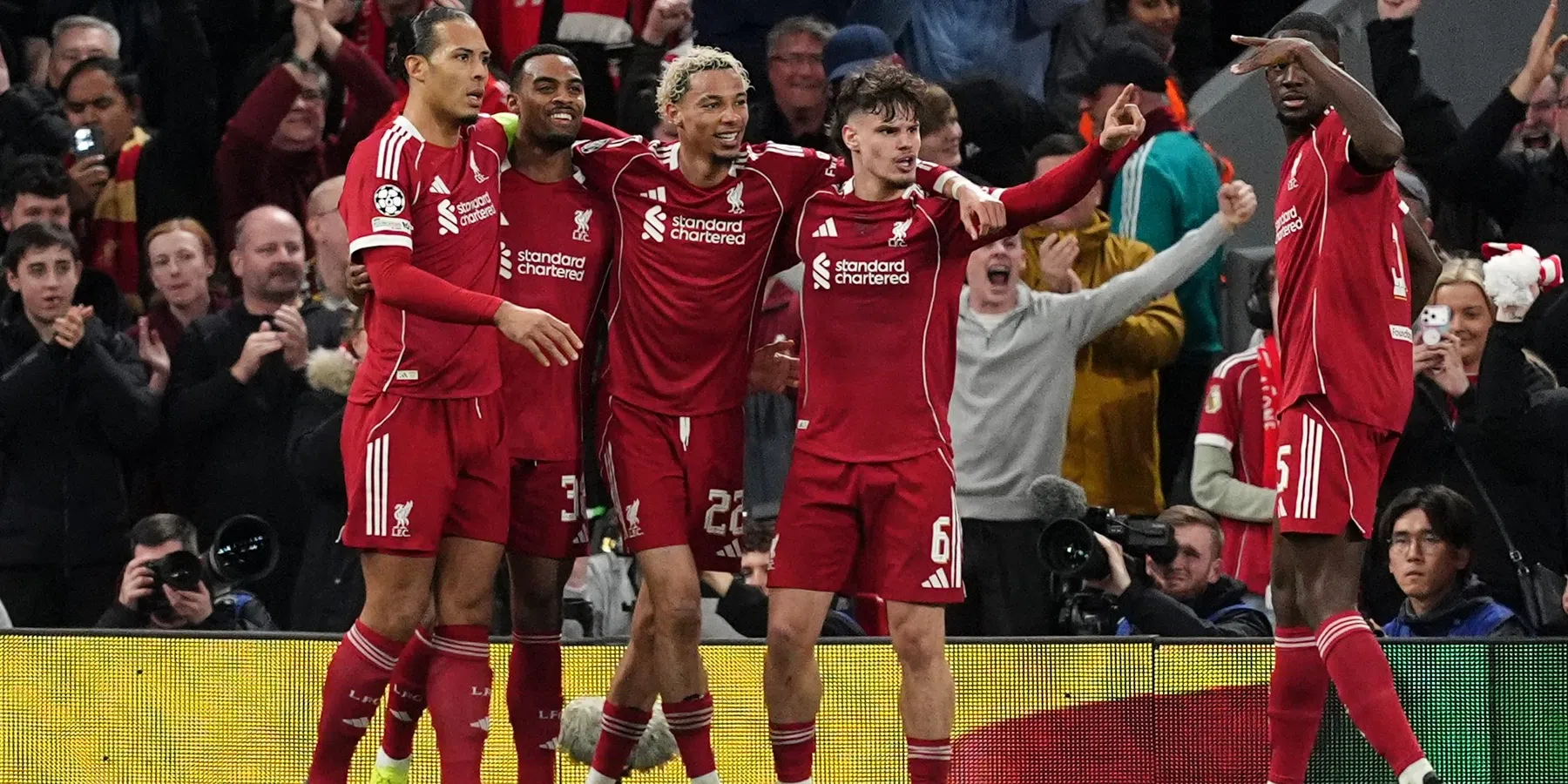 Ouderwets swingend Liverpool dendert door, Bayern en Atlético naar kwartfinale