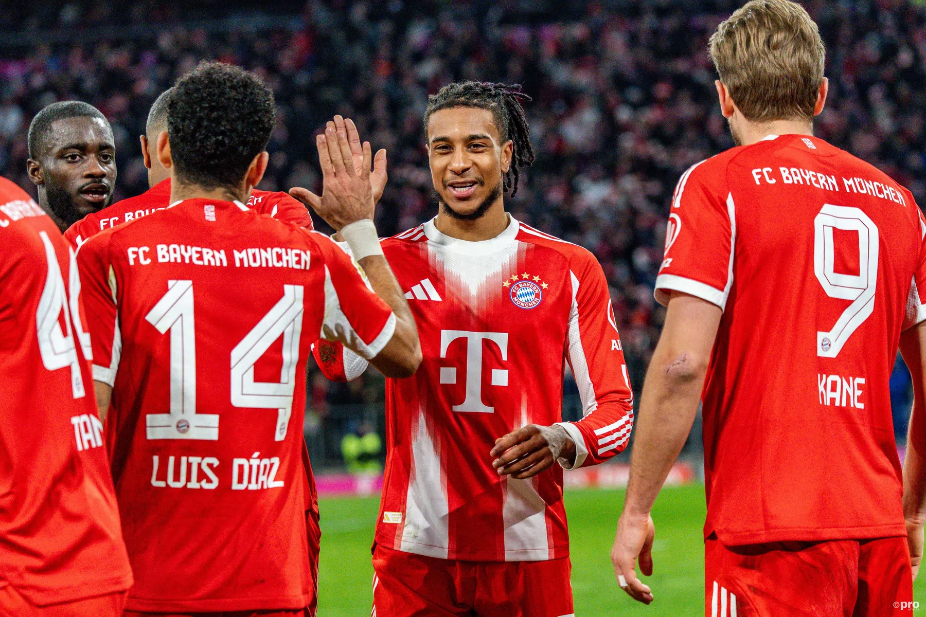 Bayern-trio Kane, Díaz en Olise evenaart topaanvallen | VN