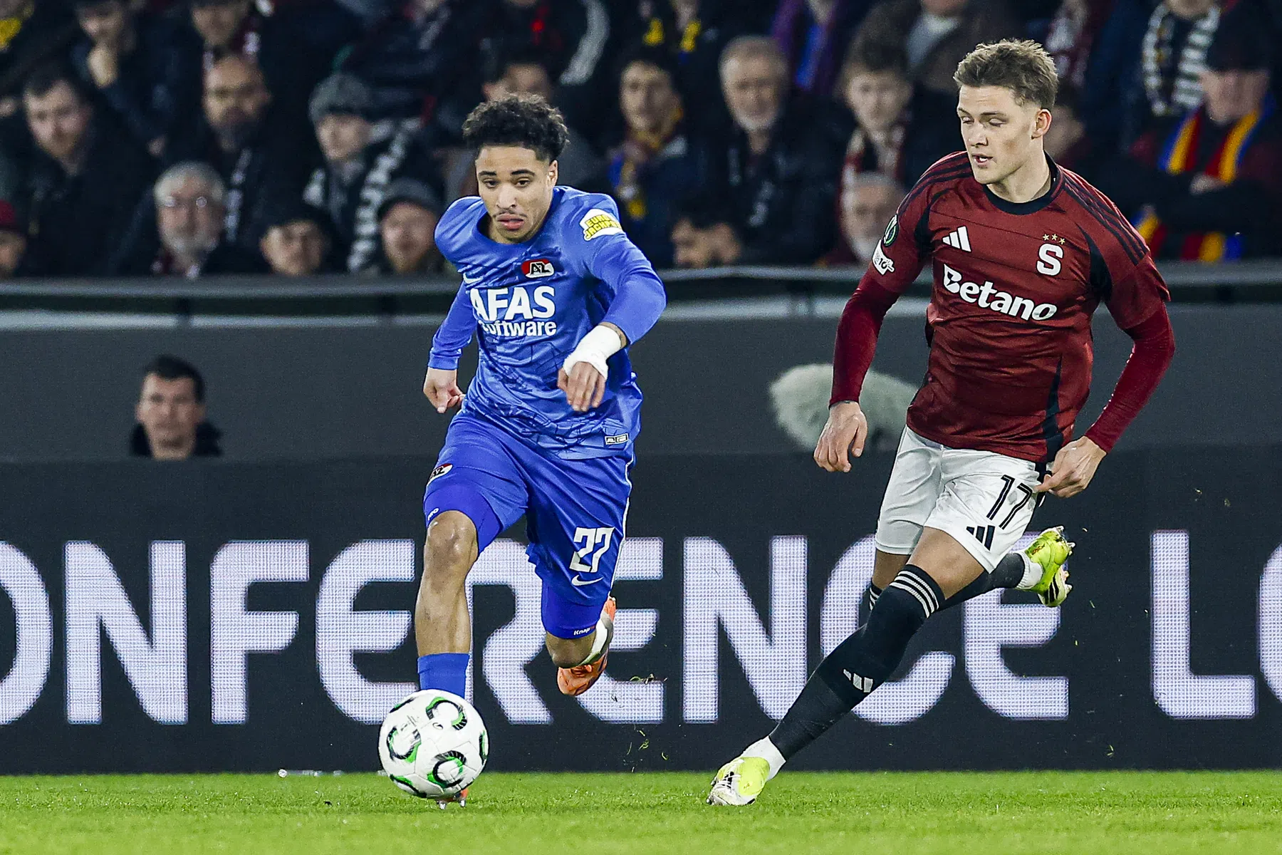 AZ overtuigend naar kwartfinale na zege op Sparta | VN