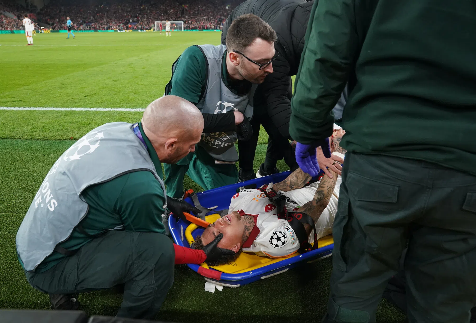 Galatasaray dreigt Liverpool met rechtszaak om Lang-blessure | VoetbalNieuws