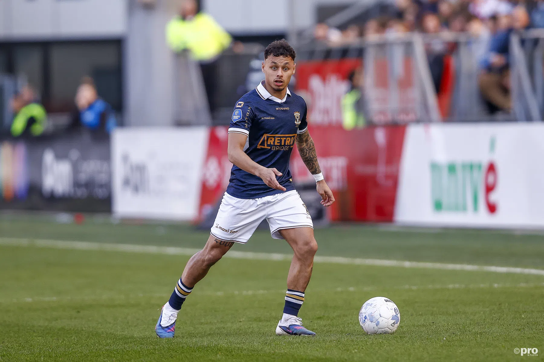 KNVB waarschuwt clubs na paspoortkwestie | VoetbalNieuws