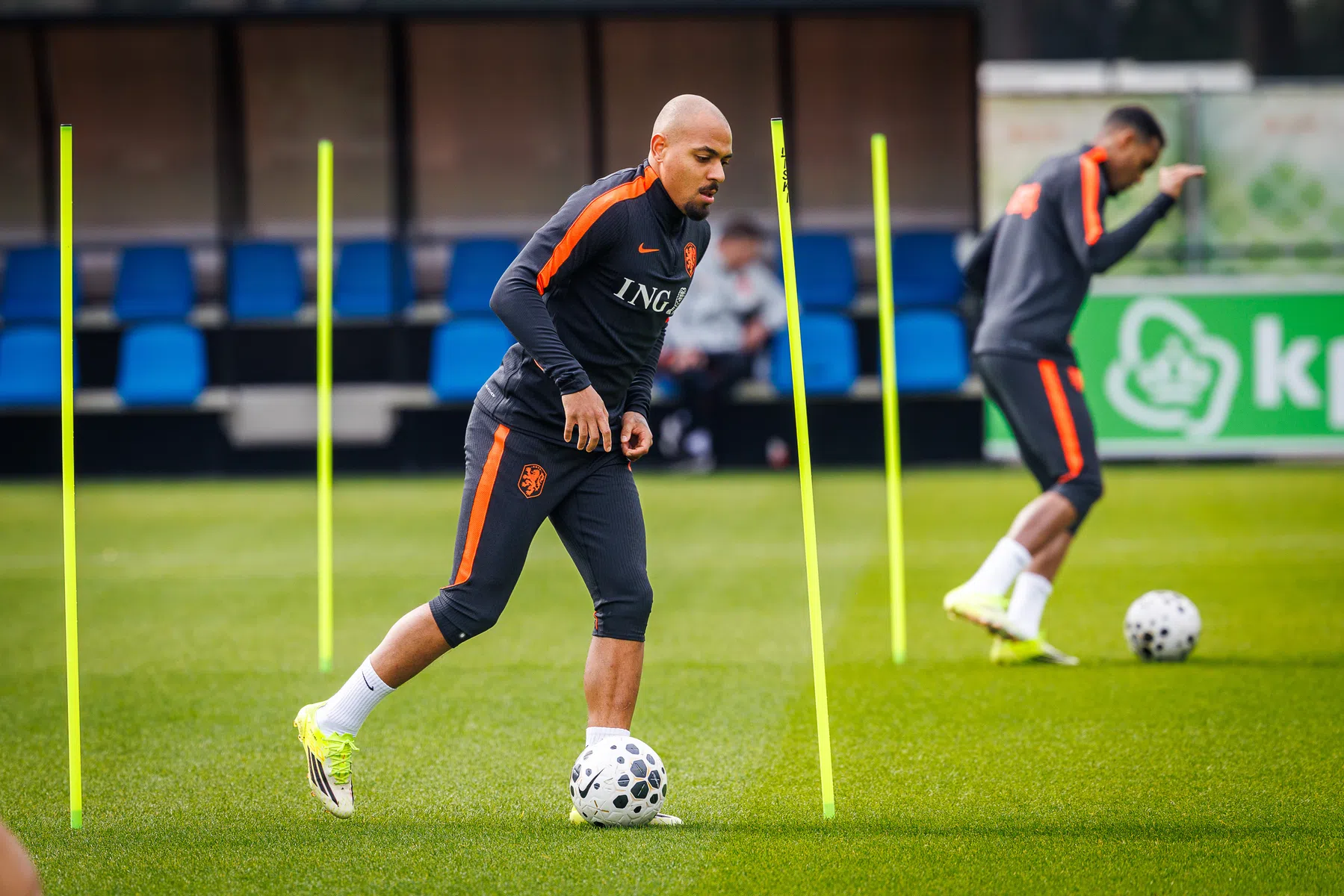 Malen, Weghorst en Gravenberch voor jubileum bij Oranje - VoetbalNieuws