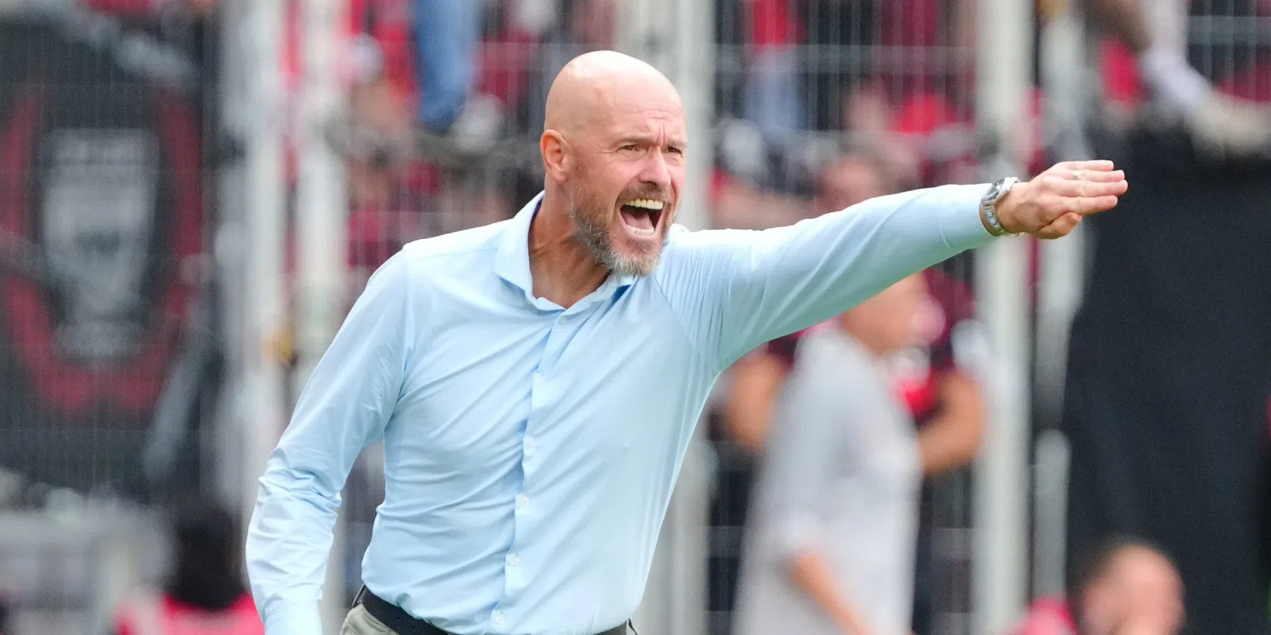 Ten Hag over de keuze voor verlenging Van den Brom   