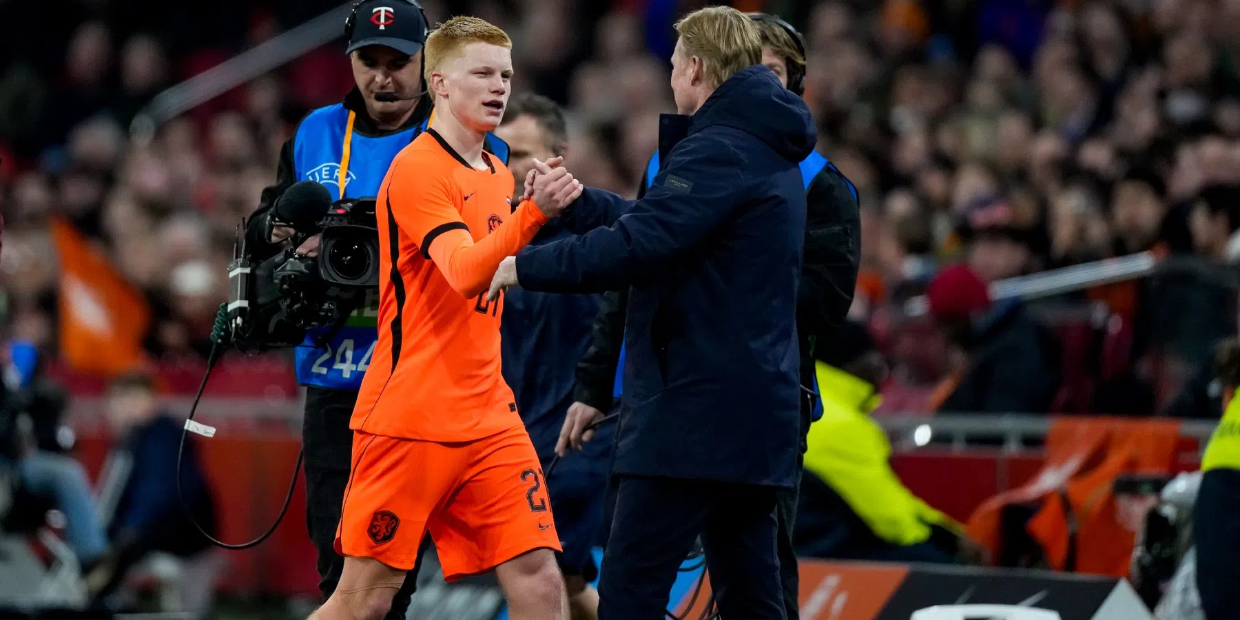  Smit blikt terug op Oranje-debuut: dit zegt het talent van AZ