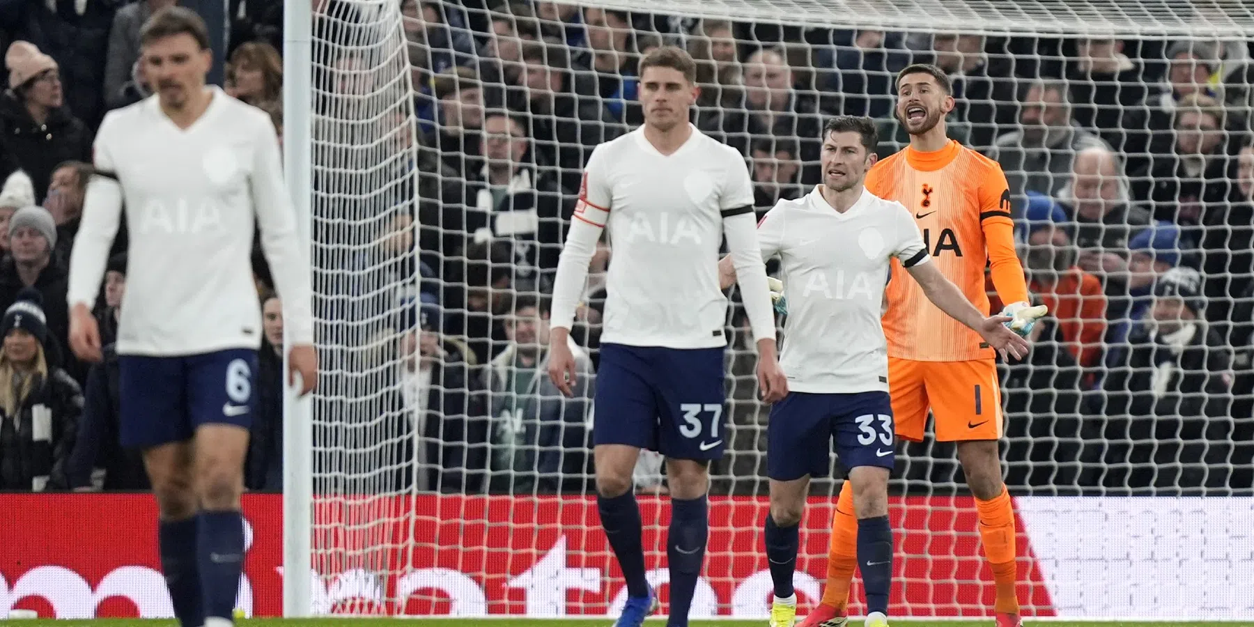 'Tottenham overweegt opvallende speler/trainer constructie in degradatiestrijd'