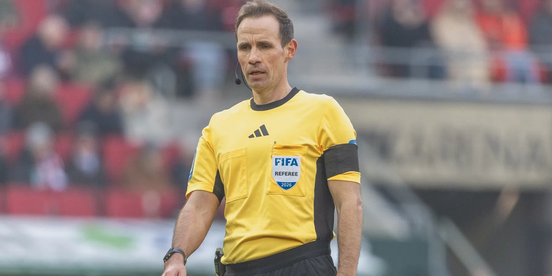 Deze scheidsrechter leidt de oefeninterland Nederland - Ecuador 