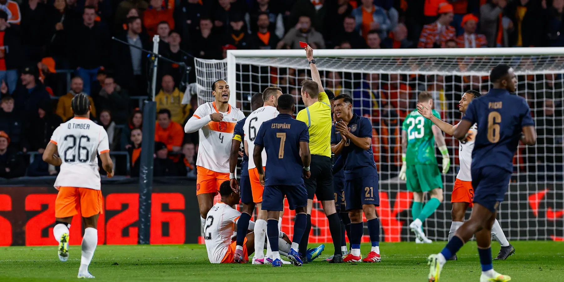 Ochtendkranten zien Oranje teleurstellen: 'Lange zit, waardeloze test en slordig'