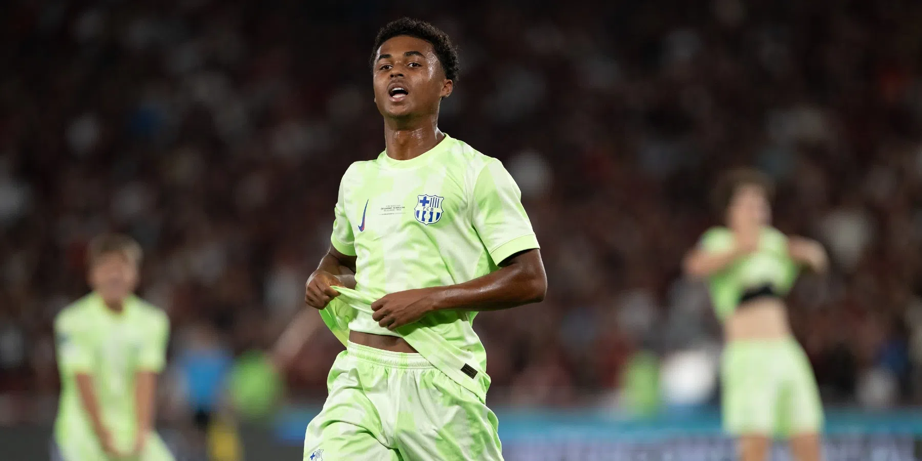 'Ondanks interesse, langer verblijf in Barcelona: Kluivert tekent bij in Catalonië