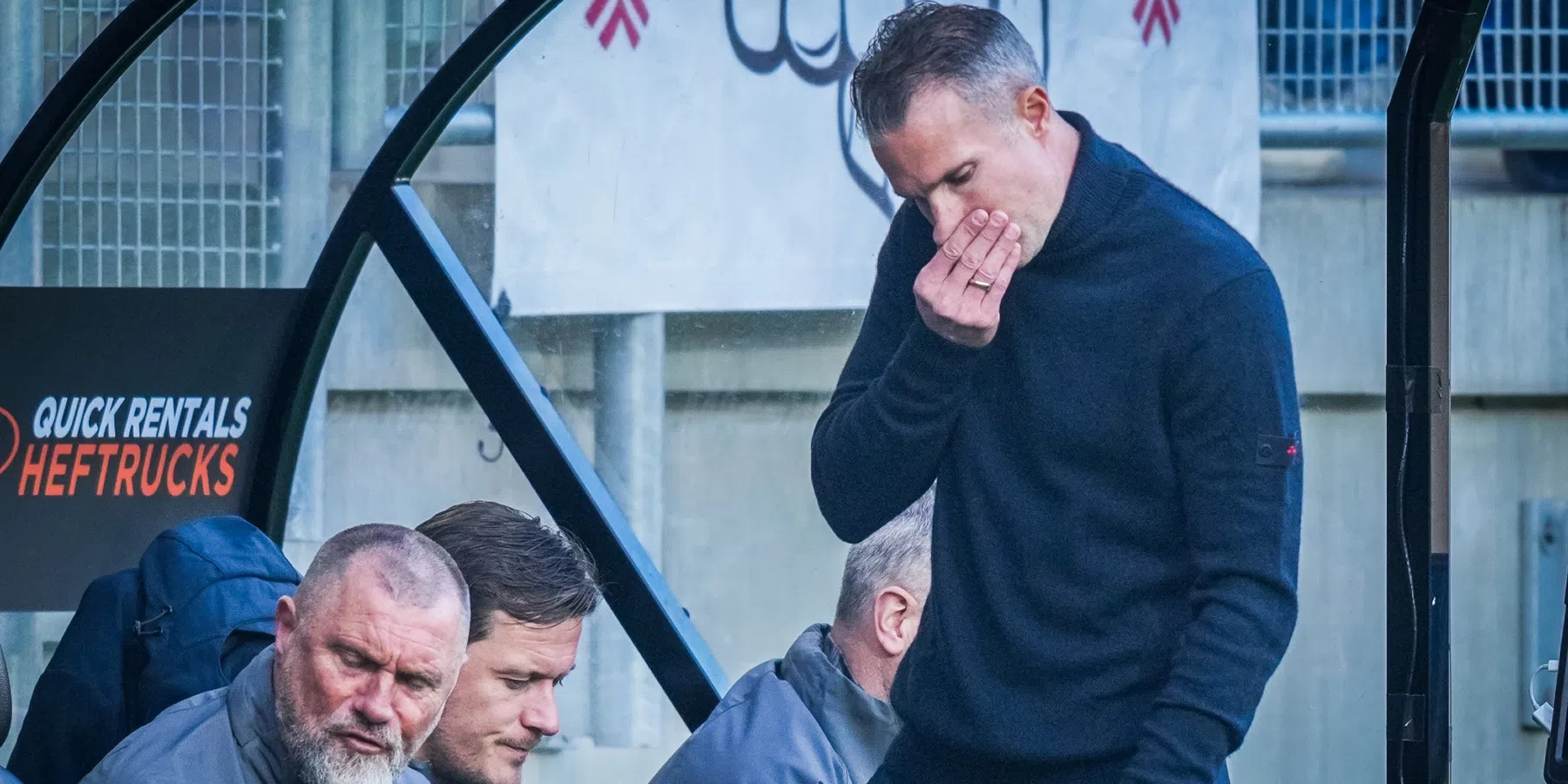 Van Persie pareert kritiek van supporters: dit zegt de Feyenoord-trainer 