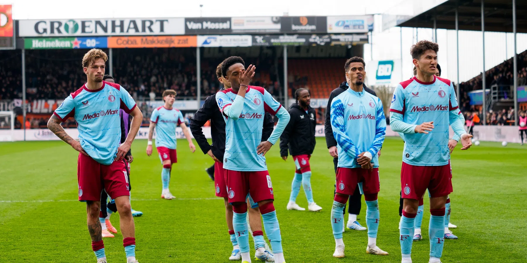 Kranten zien plek twee in gevaar gevaar komen: 'Vormcrisis bij Feyenoord'