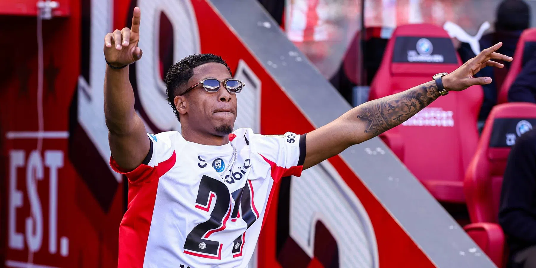 PSV biedt excuses aan na lied Flamingo bij huldiging | VN