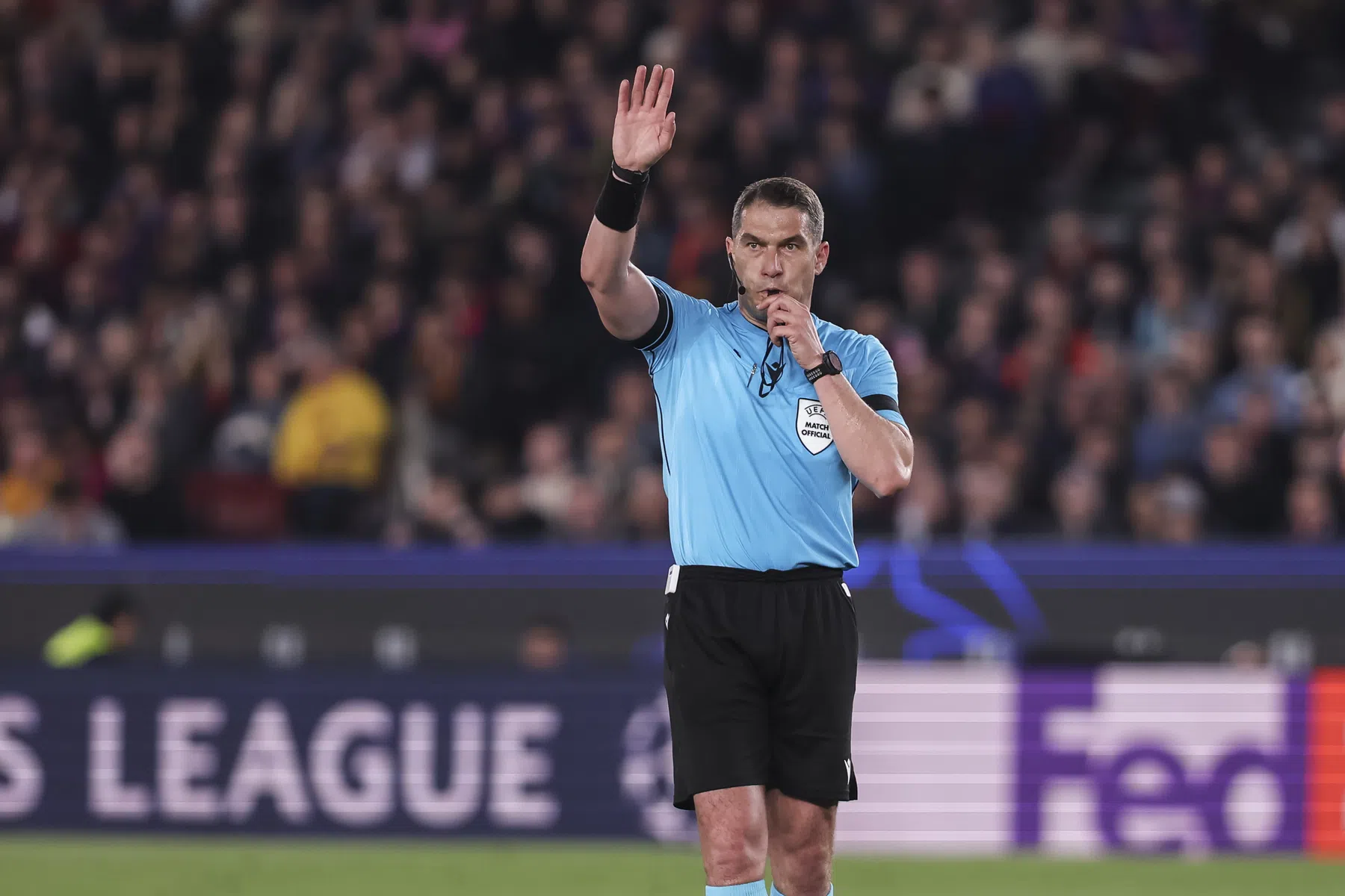 Arbiter geschorst door de UEFA