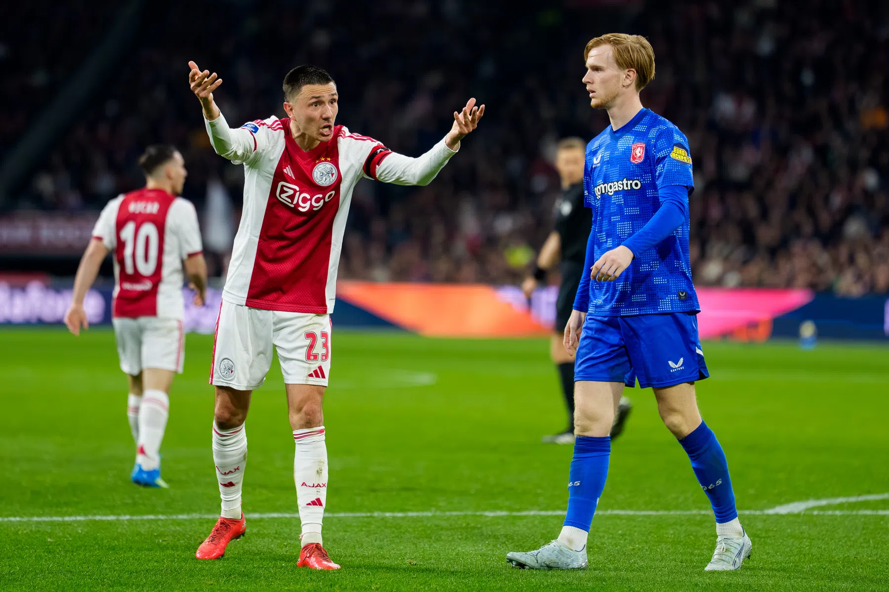 FC Twente verlengt contract Mats Rots tot 2028 | VoetbalNieuws