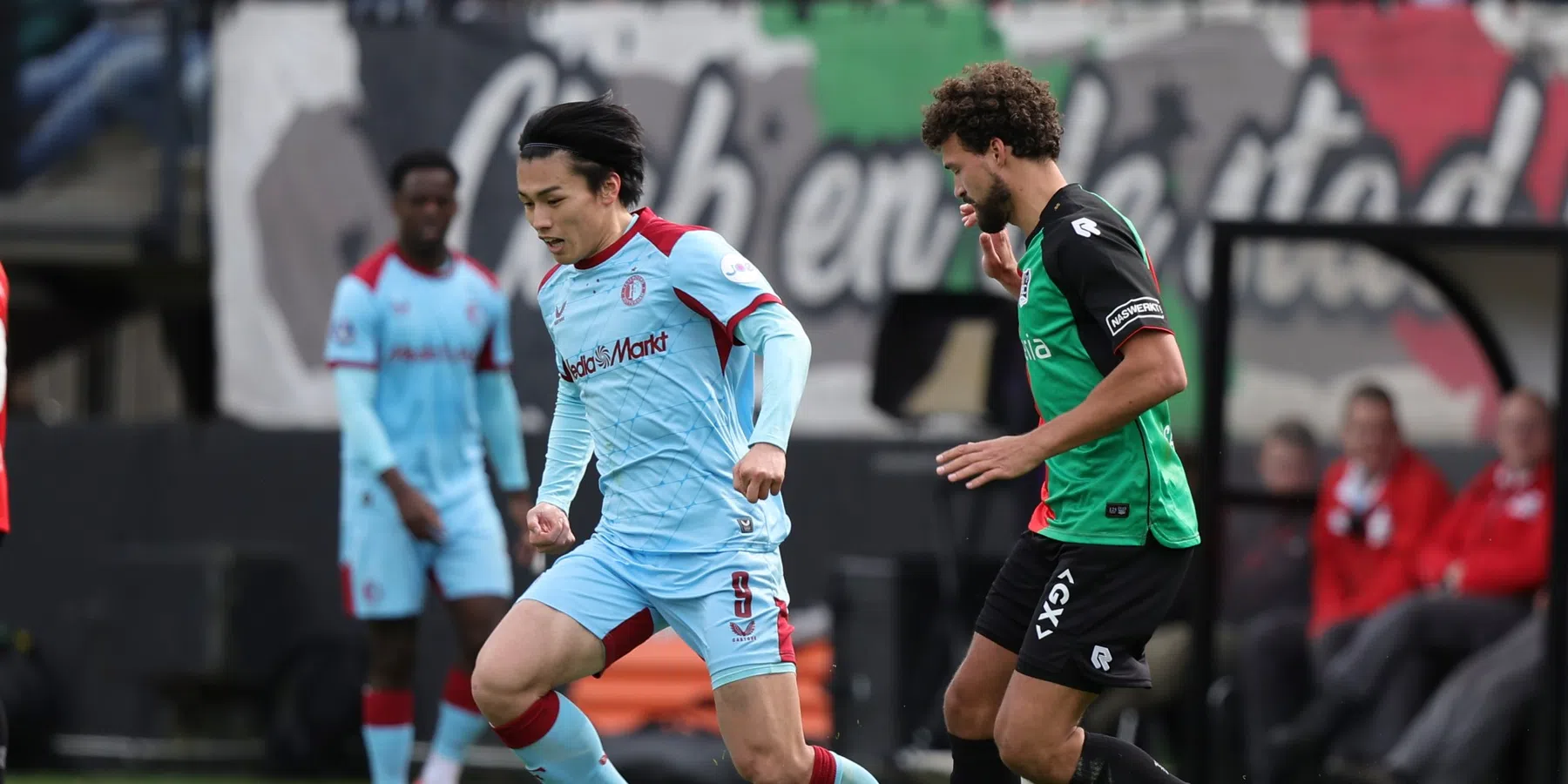 Feyenoord gooit winst in slotminuut weg en loopt harde tik op in strijd om CL-plek