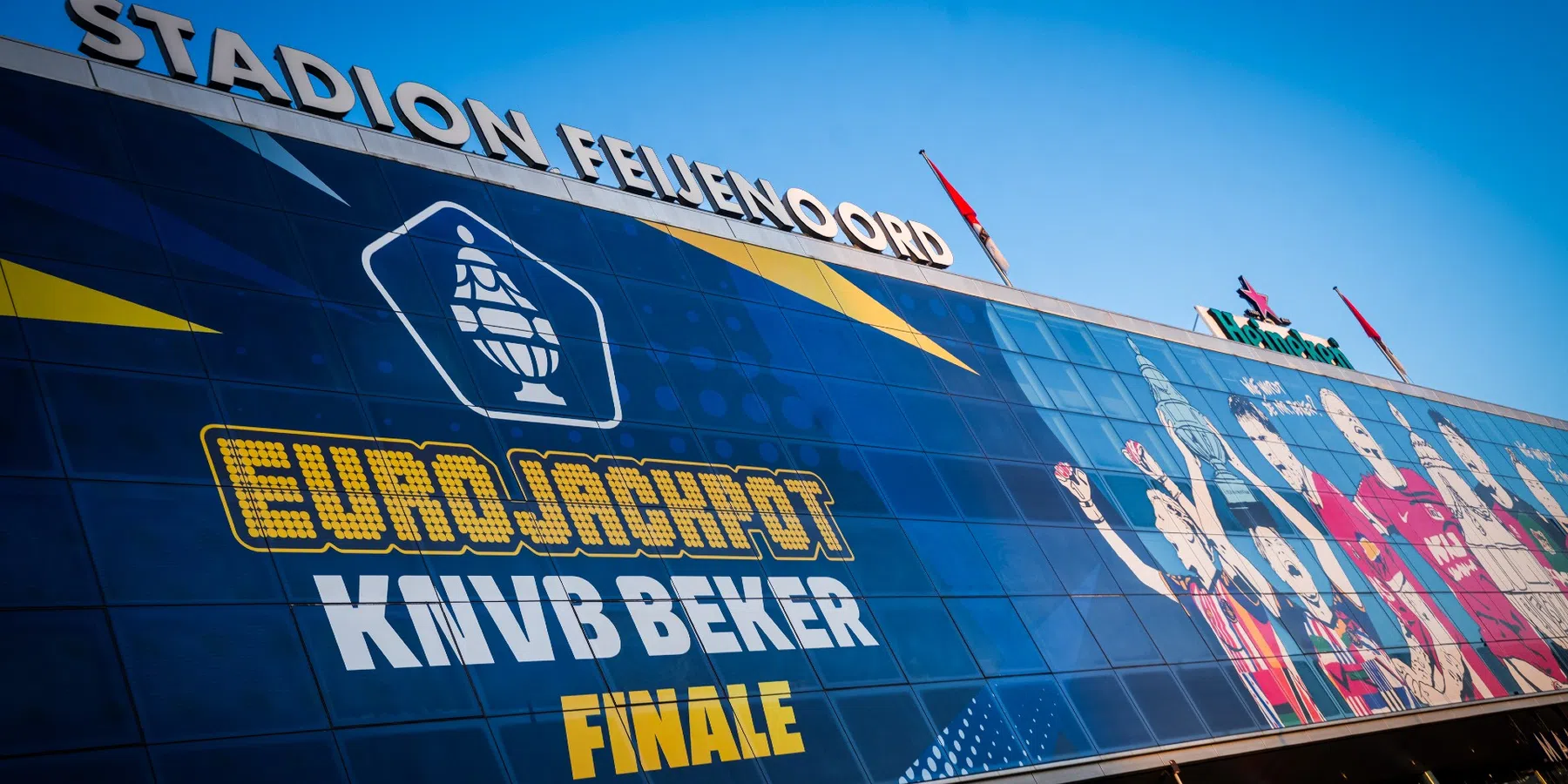 KNVB introduceert speciale badjas vol historie voor bekerfinale AZ-NEC