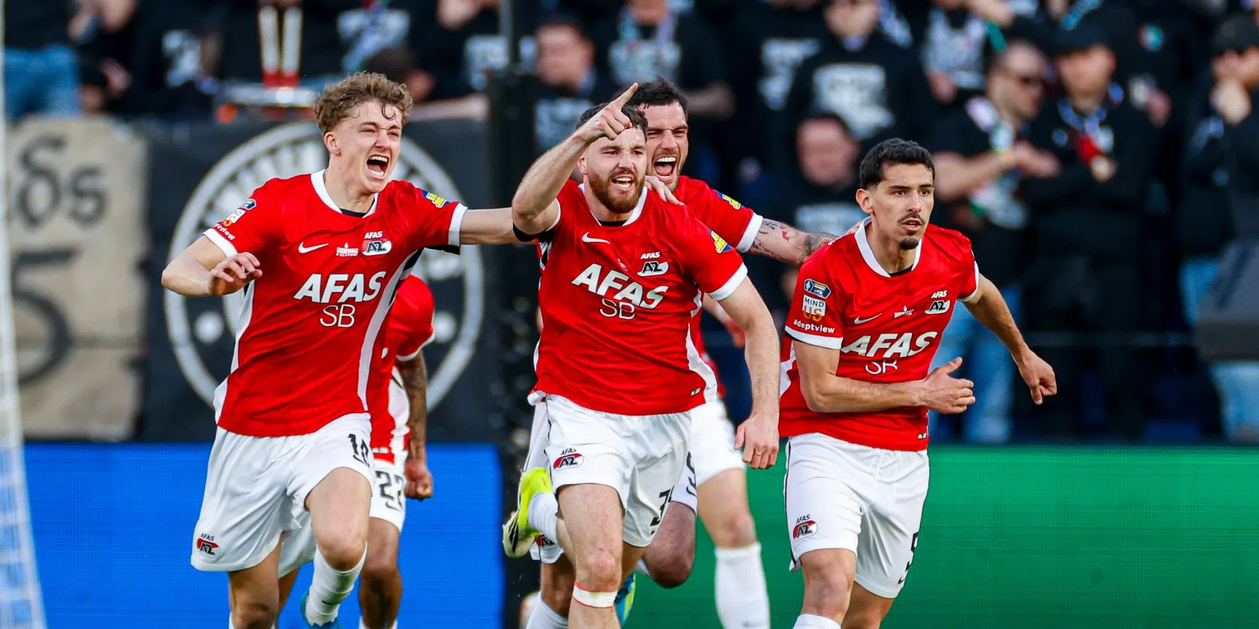 AZ oppermachtig in De Kuip en pakken de beker