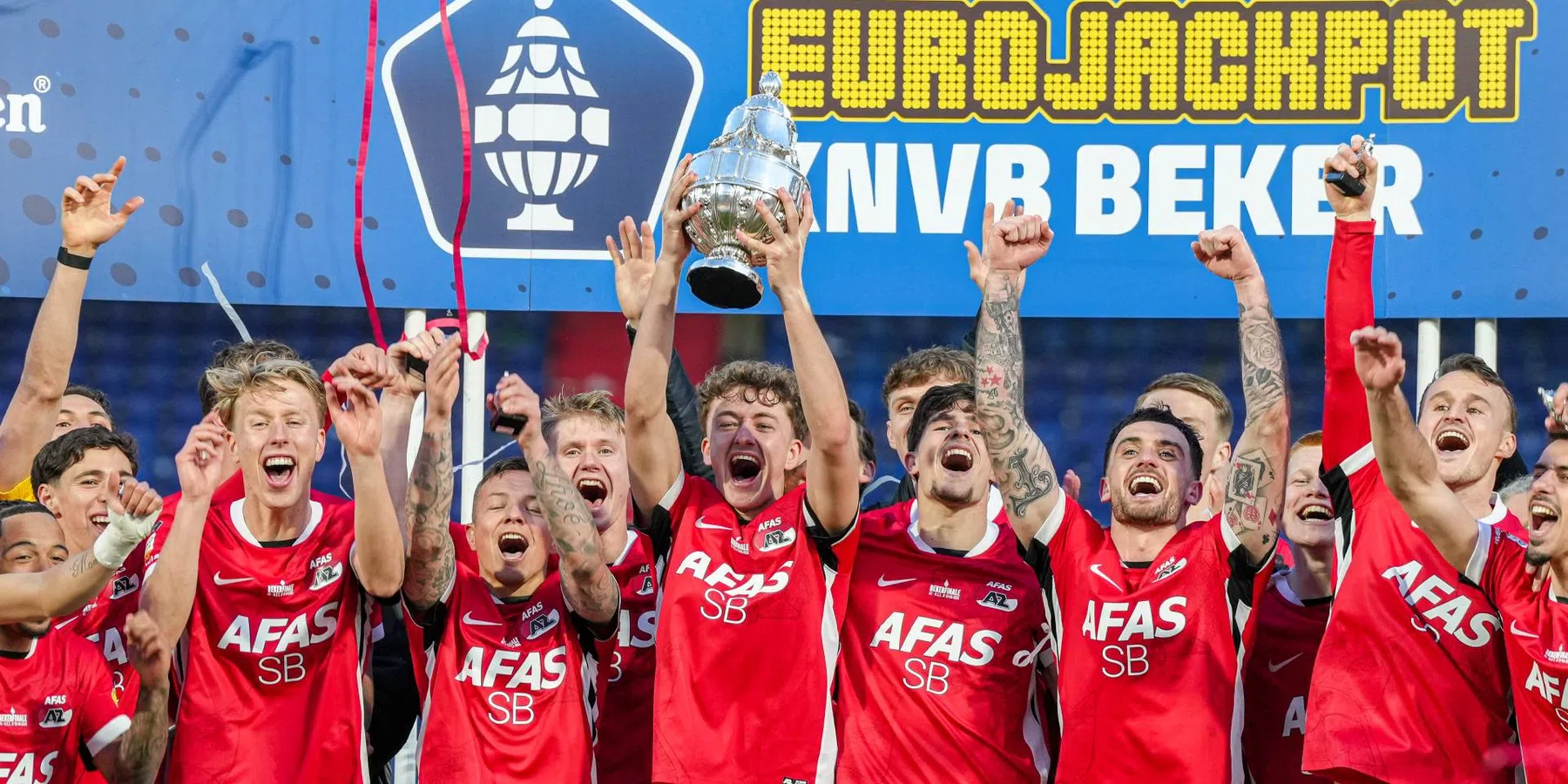 Kranten na 5-1 zege AZ tegen NEC in finale KNVB Beker | VoetbalNieuws