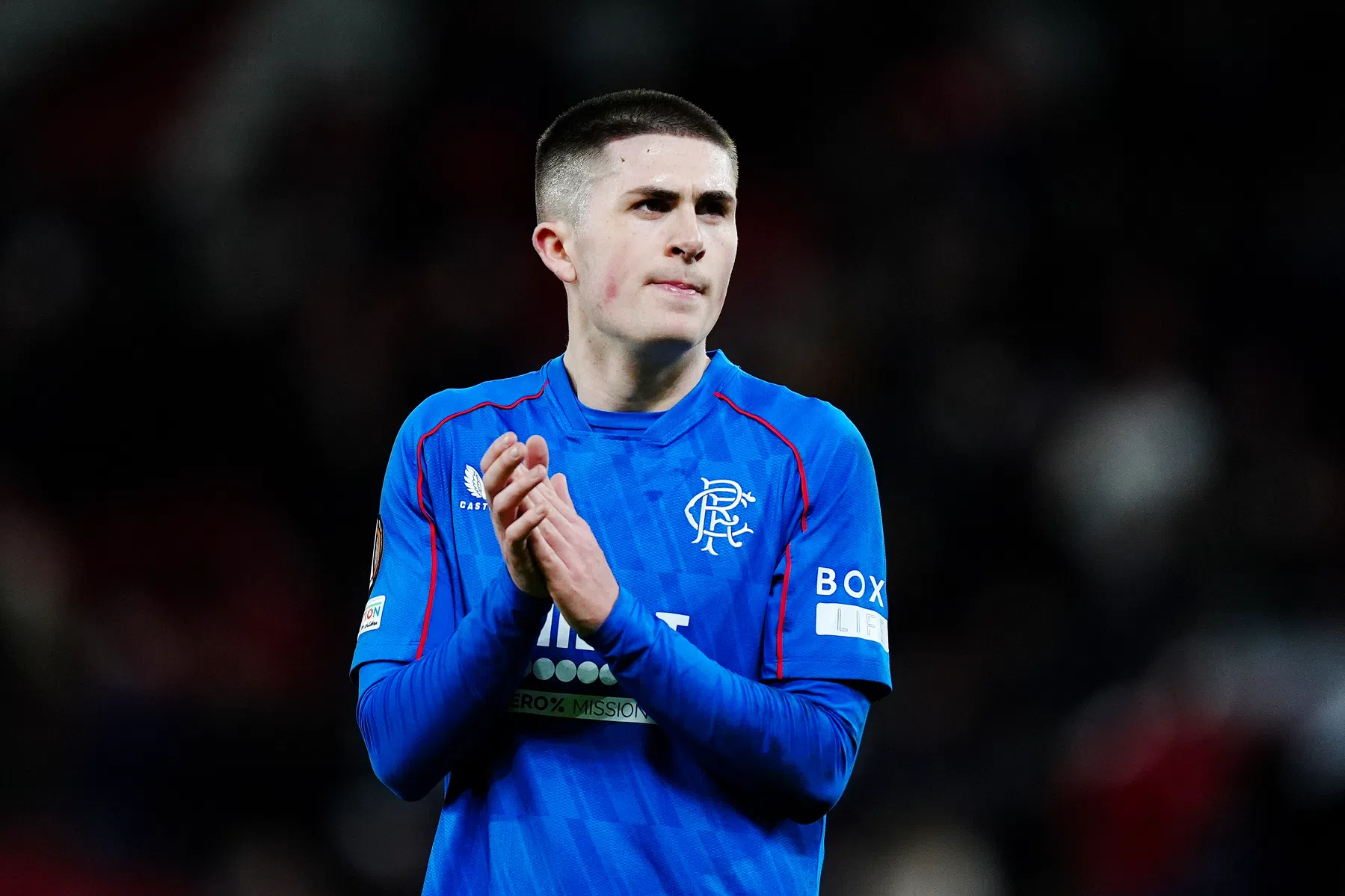 Ajax heeft Duitse concurrentie in strijd om Rangers-middenvelder