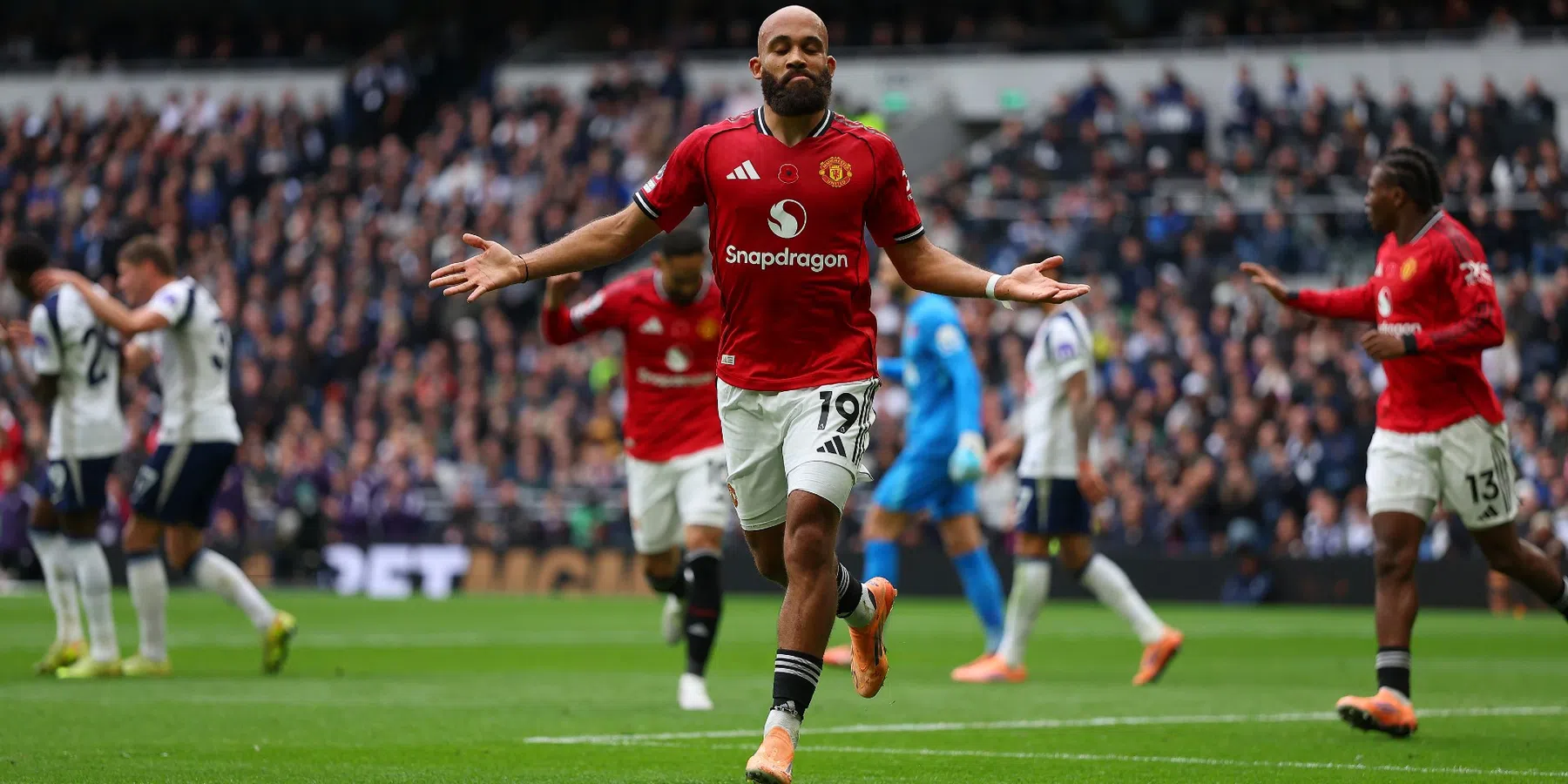 Waarom Manchester United tegen Brentford met een andere shirtsponsor speelt