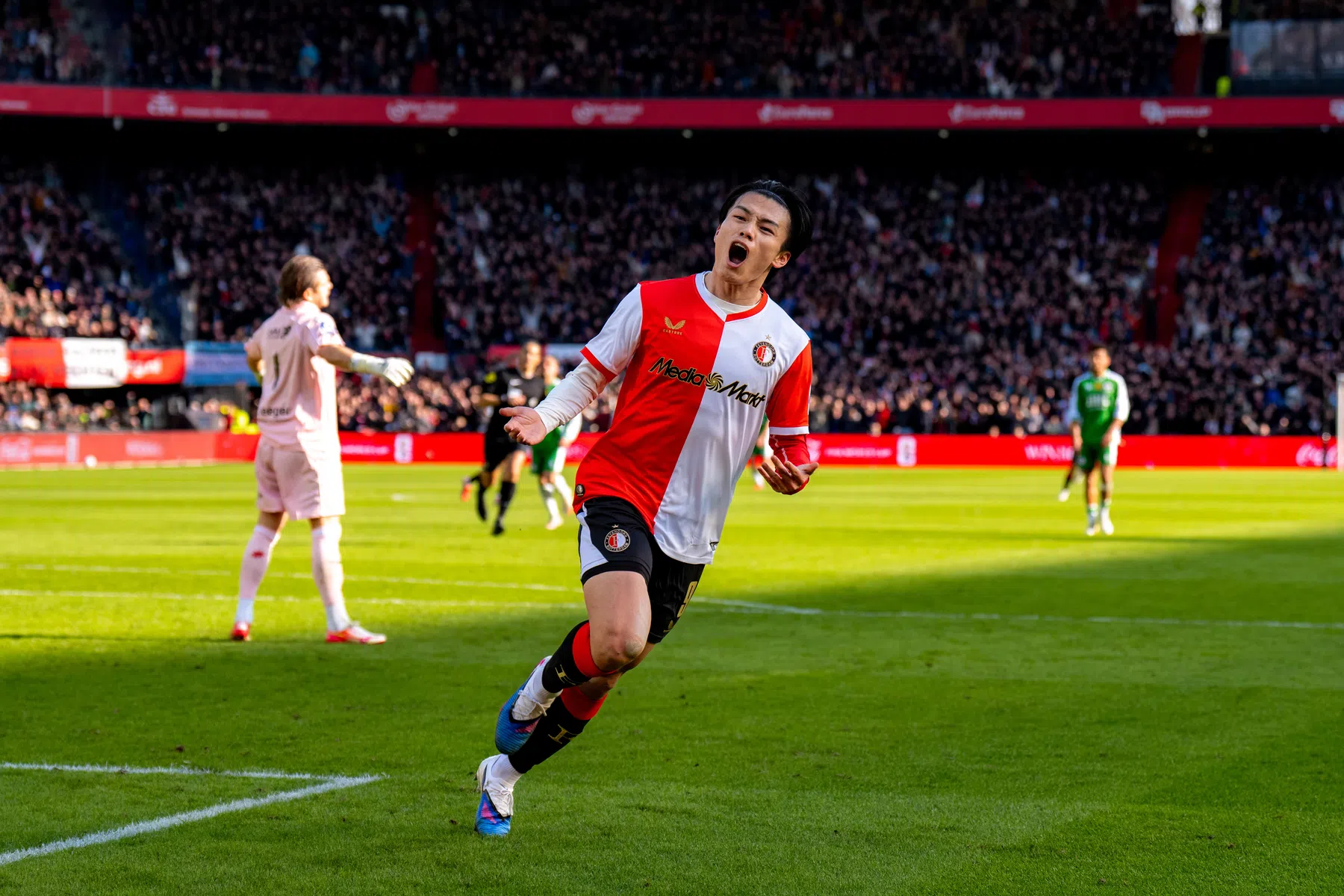 'Premier League lonkt voor Feyenoord-spits Ueda' | VN