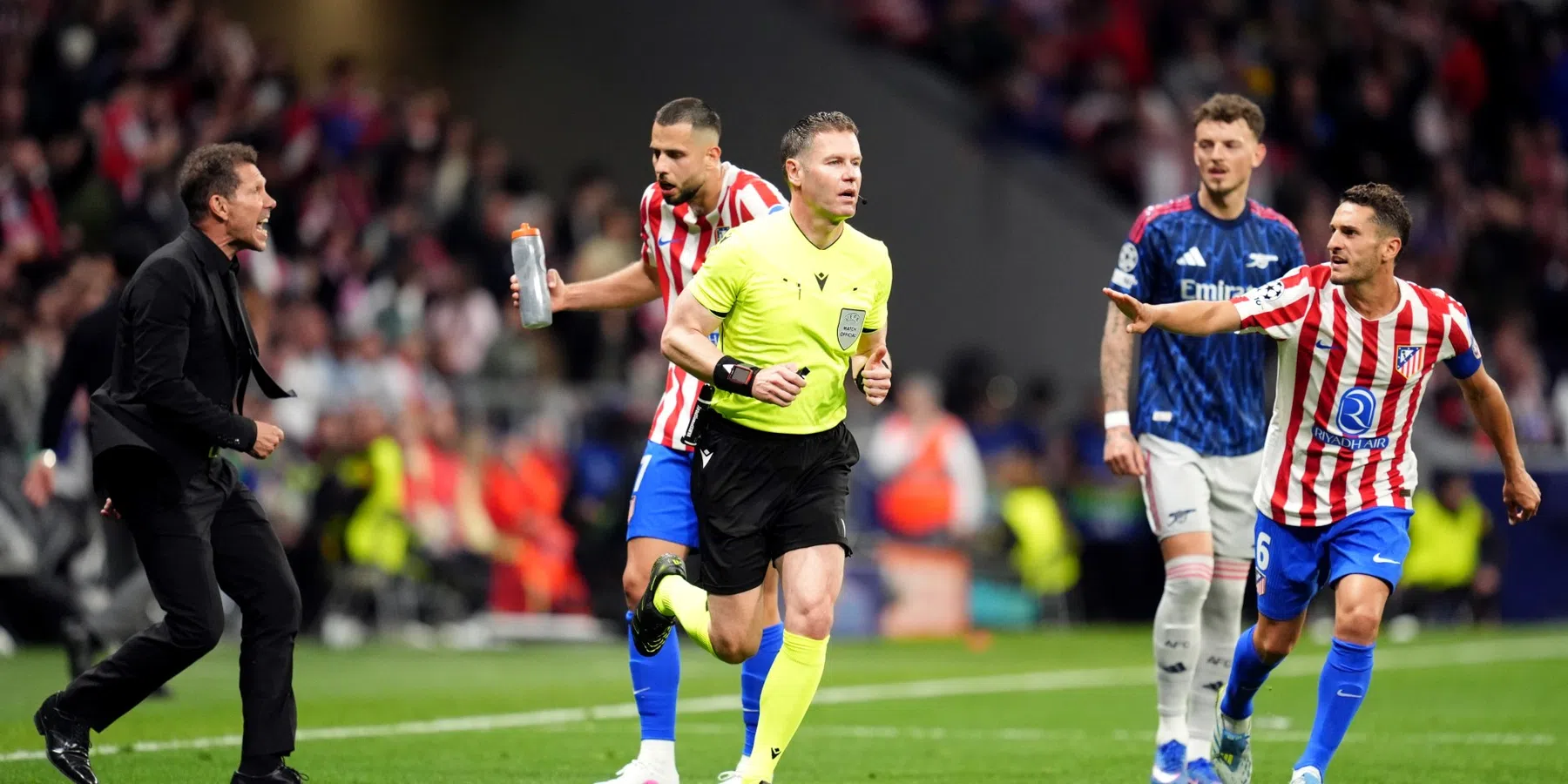 Makkelie na Champions League-duel door het stof in Engeland en Spanje: 'Onrecht'