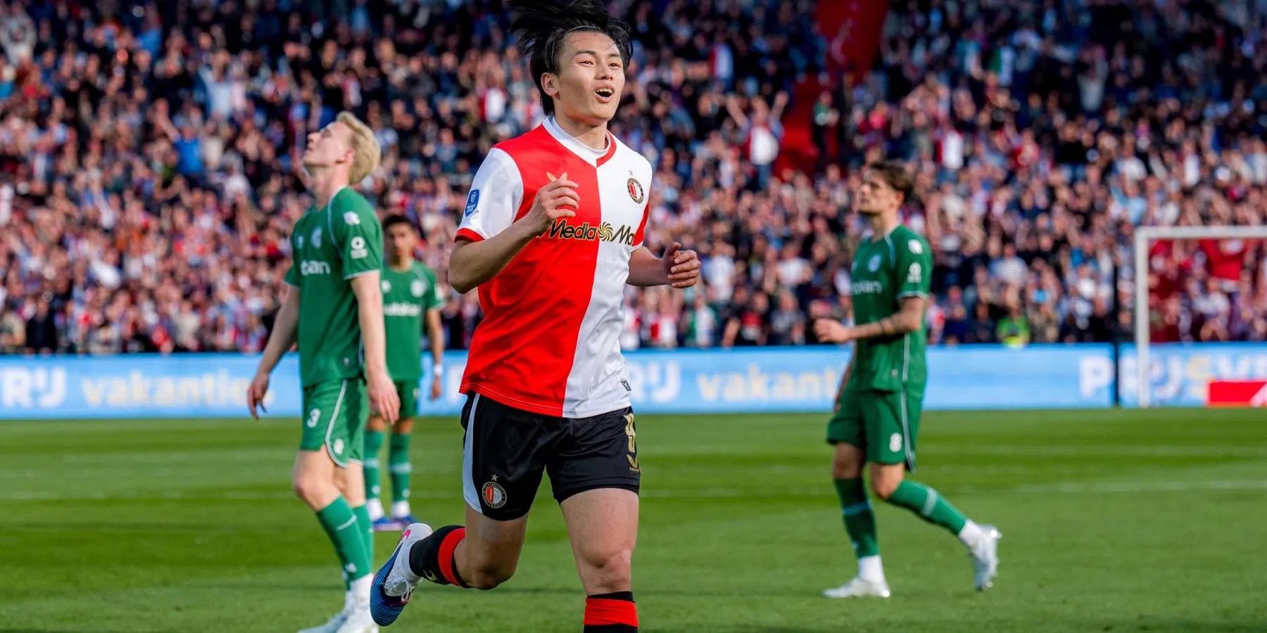 Van Persie hoopt op langer verblijf Ueda bij Feyenoord | VN