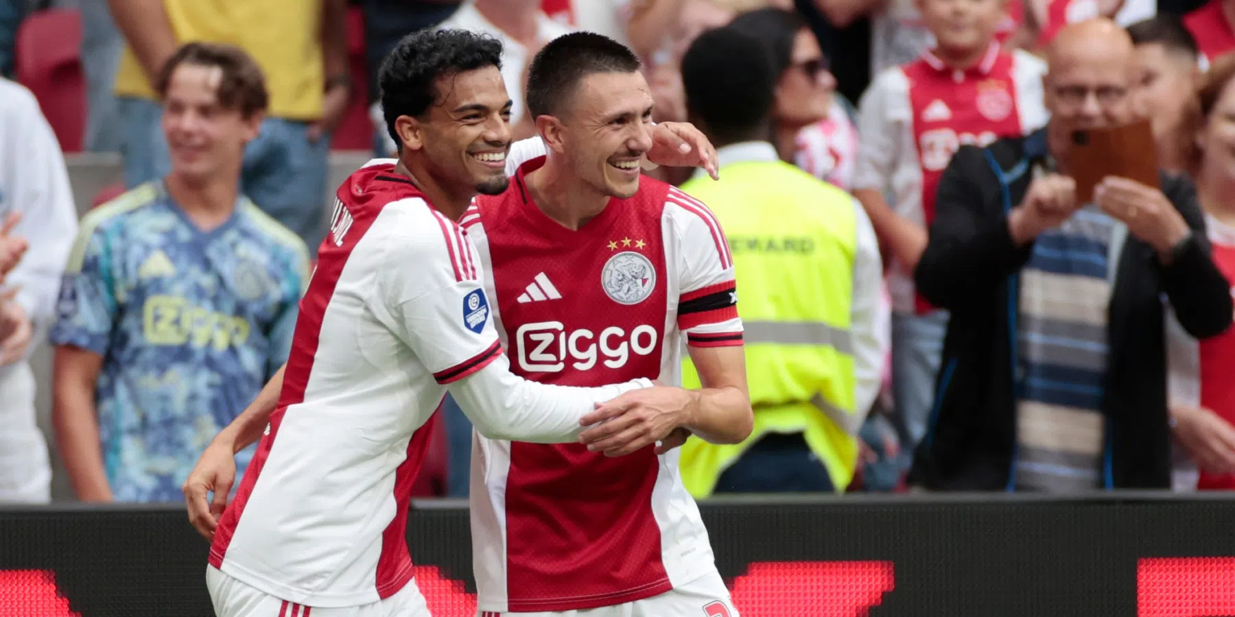Opstellingen Ajax en PSV: Dolberg start tegen kampioen, geen verrassingen van Bosz