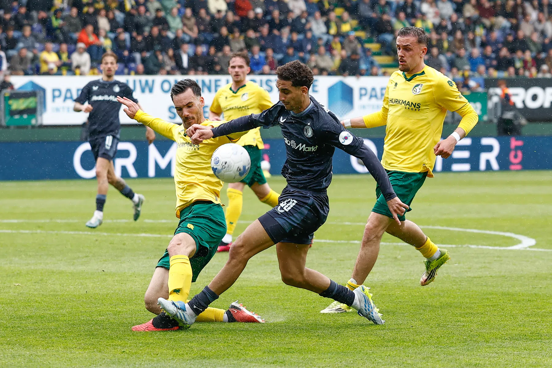 Feyenoord wint laat bij Fortuna en grijpt plek twee | VN