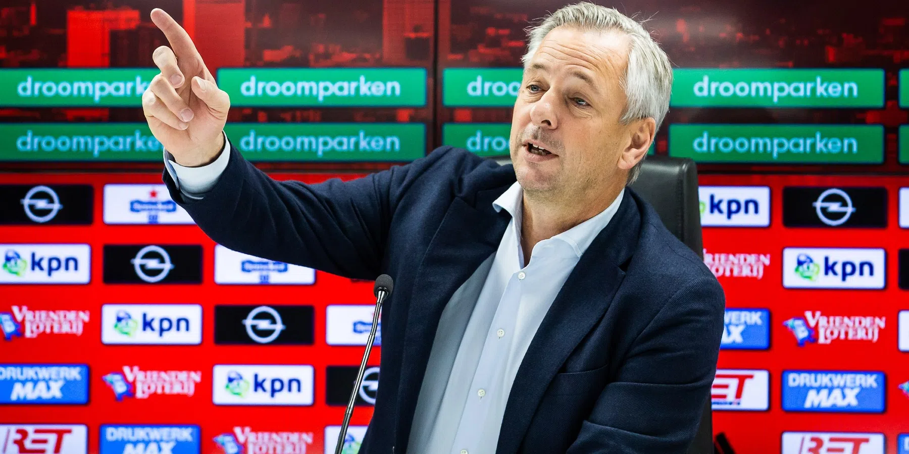Telegraaf: topbestuurder vertrekt bij Feyenoord na 'hetze' rond aanstelling Eenhoo