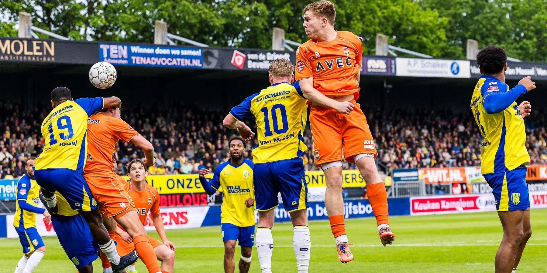 Willem II boekt belangrijke zege, maar houdt tiental van RKC in leven