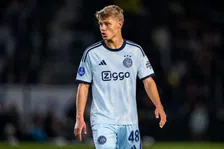 Ajax presenteert lichtblauwe derde tenue voor volgend seizoen