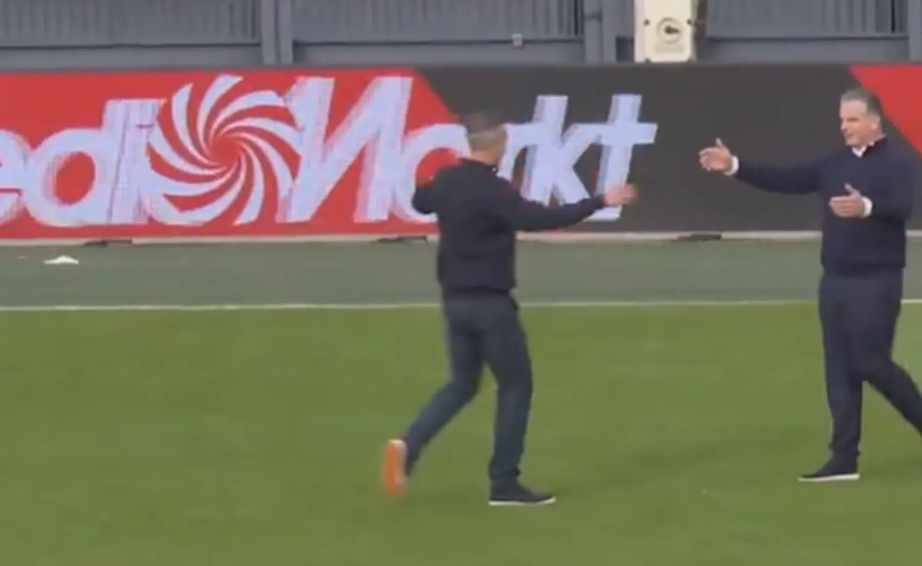 emotionele Te Kloese krijgt warm afscheid van de Feyenoord-aanhang