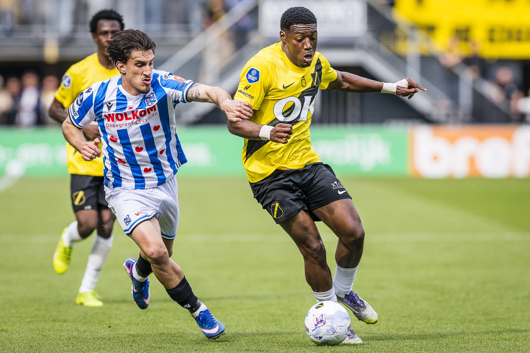 NAC en sc Heerenveen maken gestaakt duel maandag af in Heerenveen