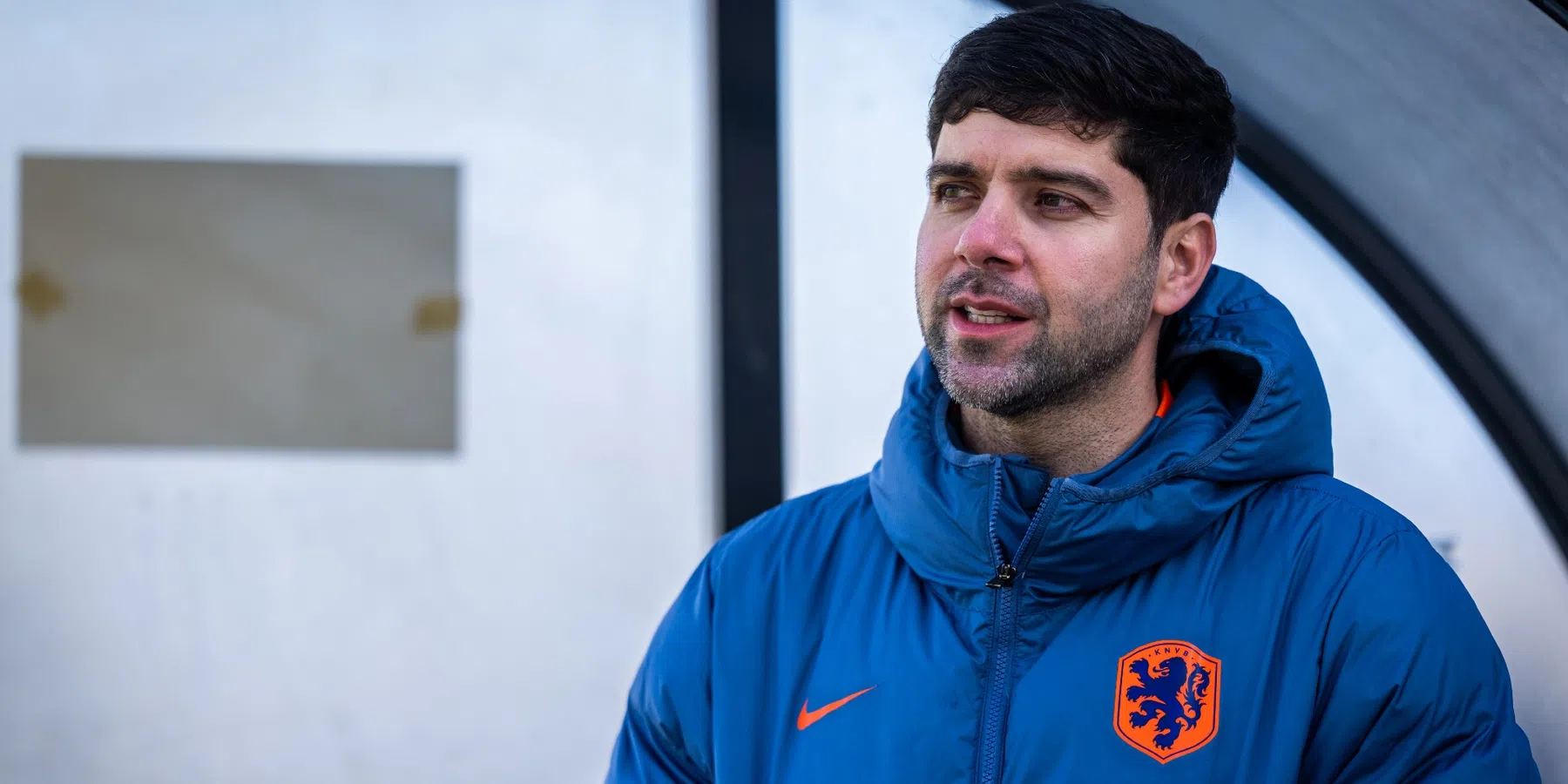 Almere doet zaken met de KNVB en kiest voor 36-jarige hoofdtrainer
